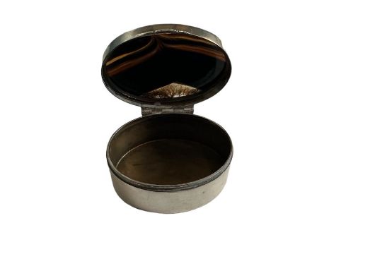 Antique William Robb Ballater Silver Box with Agate Lid - 48mm x 41mm x 25mm. - Image 6 of 9