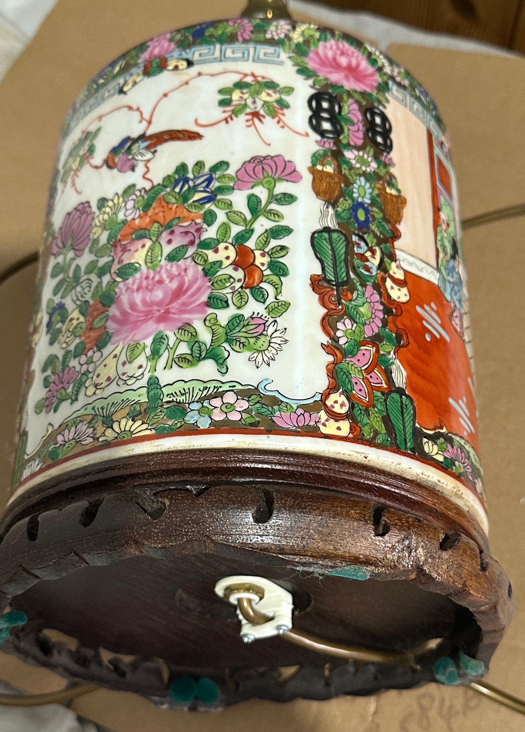 Oriental Table Lamp - 16" tall and 8" at the widest. - Image 3 of 3