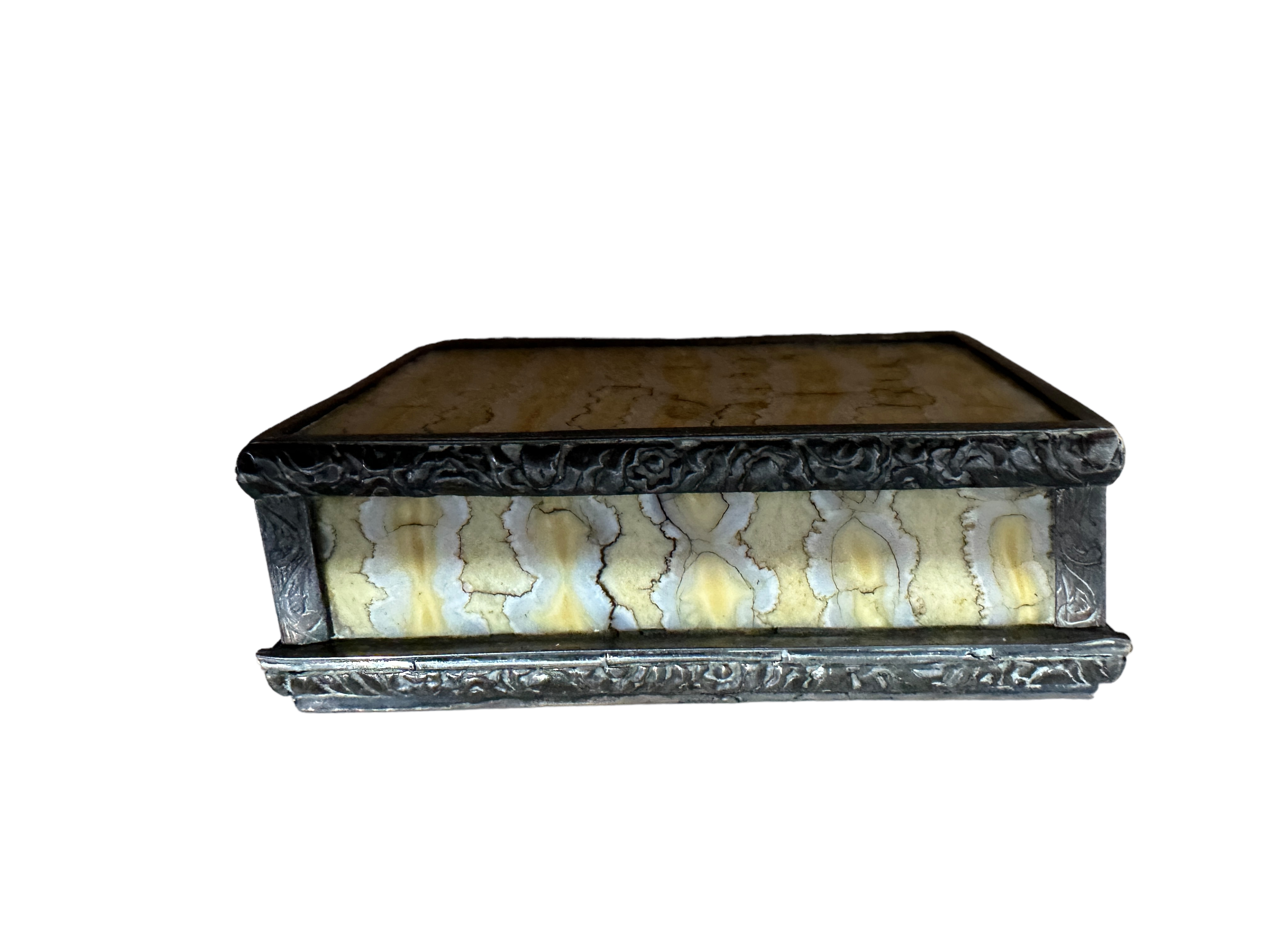 Antique Mammoth Tooth Snuff Box 7cm x 4.7cm x 2.6cm. - Image 5 of 6