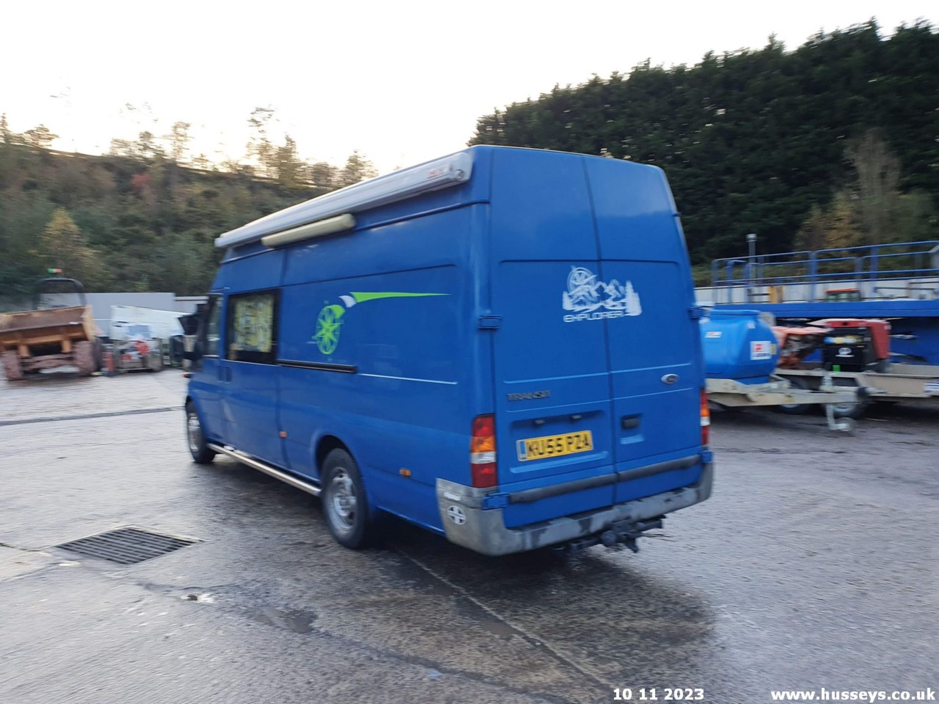 05/55 FORD TRANSIT CAMPER CONVERSION 350 LWB - 2402cc 5dr Van (Blue) - Bild 13 aus 64