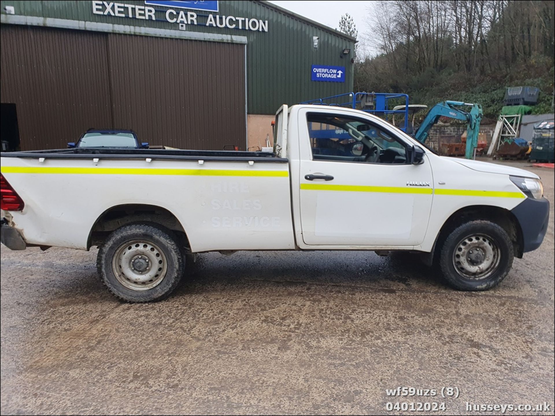 19/69 TOYOTA HILUX ACTIVE D-4D 4WD S/C - 2393cc 2dr 4x4 (White, 150k) - Image 8 of 50