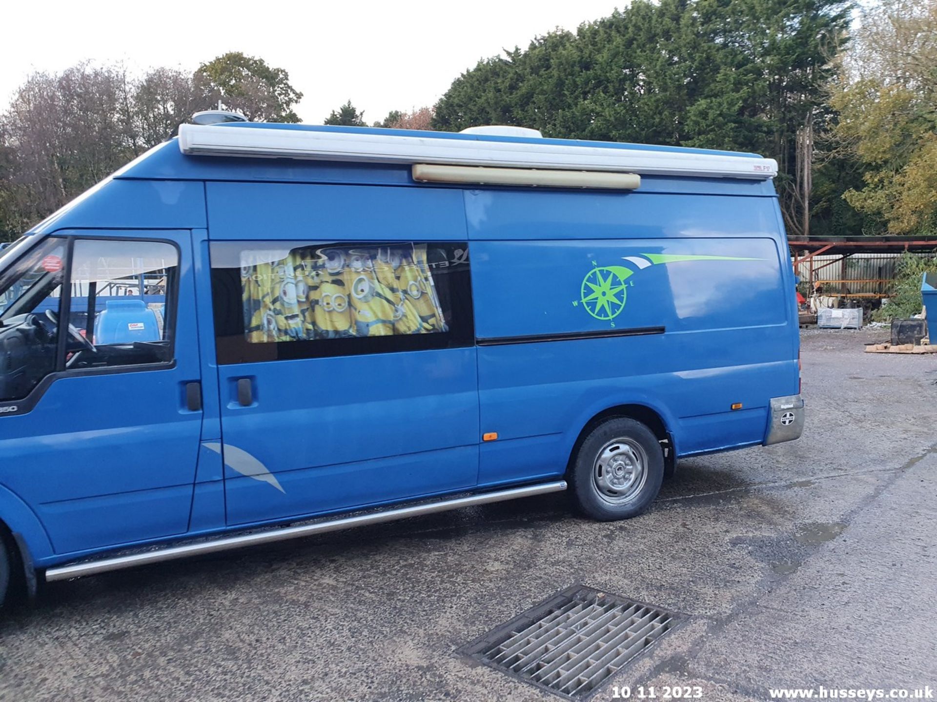 05/55 FORD TRANSIT CAMPER CONVERSION 350 LWB - 2402cc 5dr Van (Blue) - Bild 10 aus 64