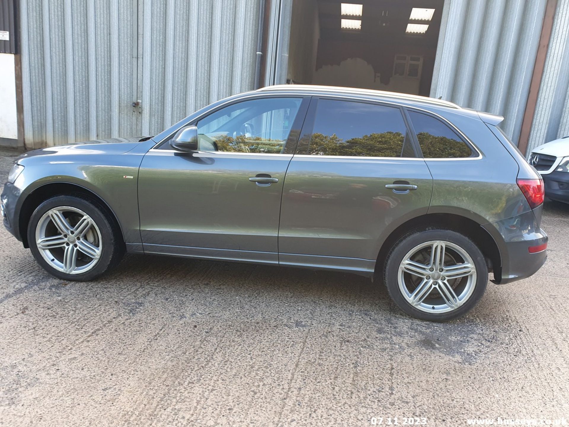 13/13 AUDI Q5 S LINE PLUS TDI QUATTR - 2967cc 5dr Estate (Grey, 118k) - Image 19 of 48