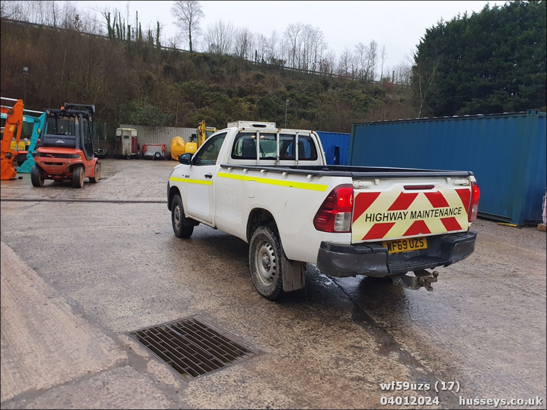 19/69 TOYOTA HILUX ACTIVE D-4D 4WD S/C - 2393cc 2dr 4x4 (White, 150k) - Image 19 of 50