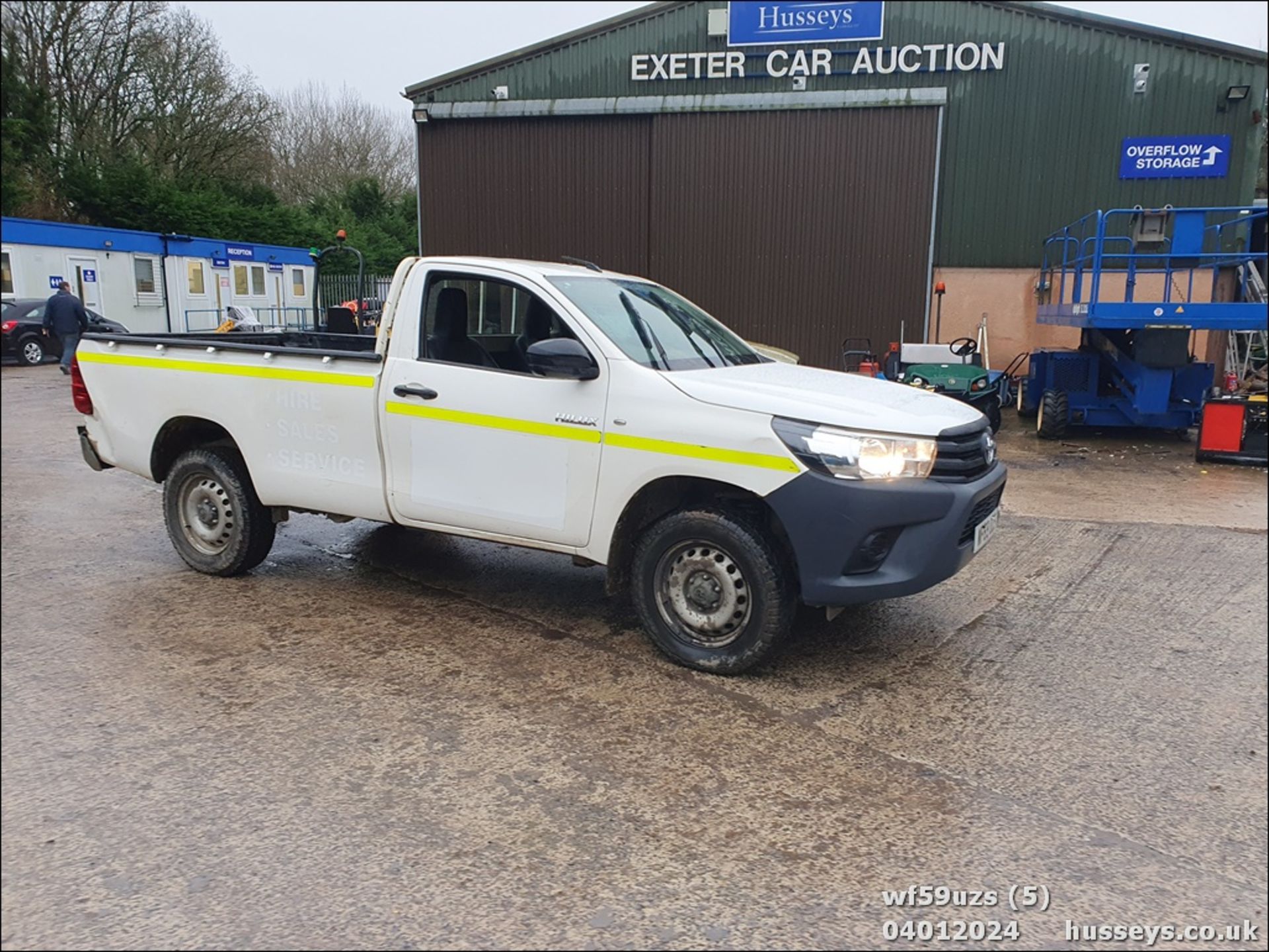 19/69 TOYOTA HILUX ACTIVE D-4D 4WD S/C - 2393cc 2dr 4x4 (White, 150k) - Image 5 of 50