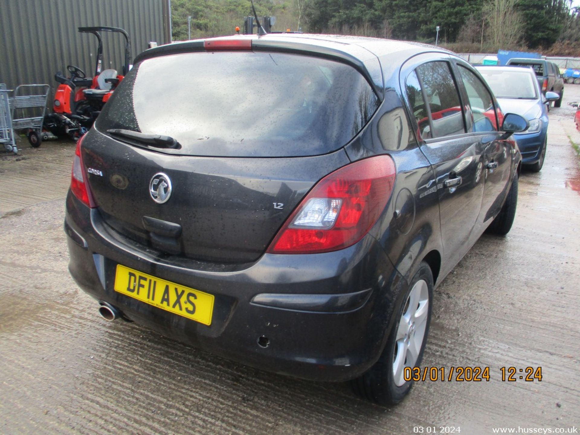 11/11 VAUXHALL CORSA SXI - 1229cc 5dr Hatchback (Black, 11k) - Image 5 of 18