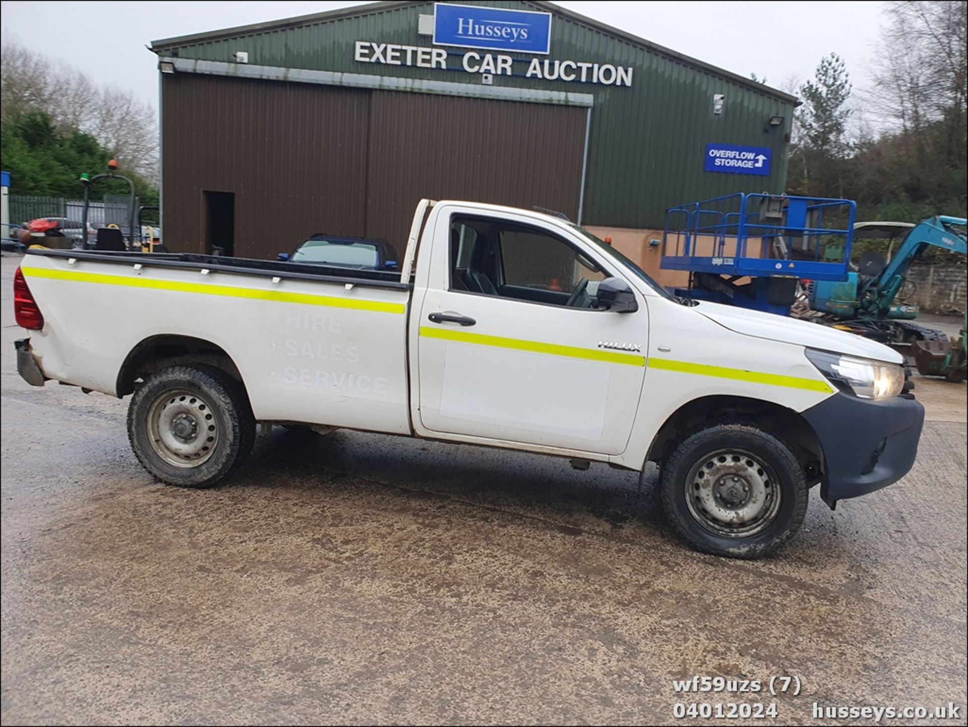 19/69 TOYOTA HILUX ACTIVE D-4D 4WD S/C - 2393cc 2dr 4x4 (White, 150k) - Image 7 of 50