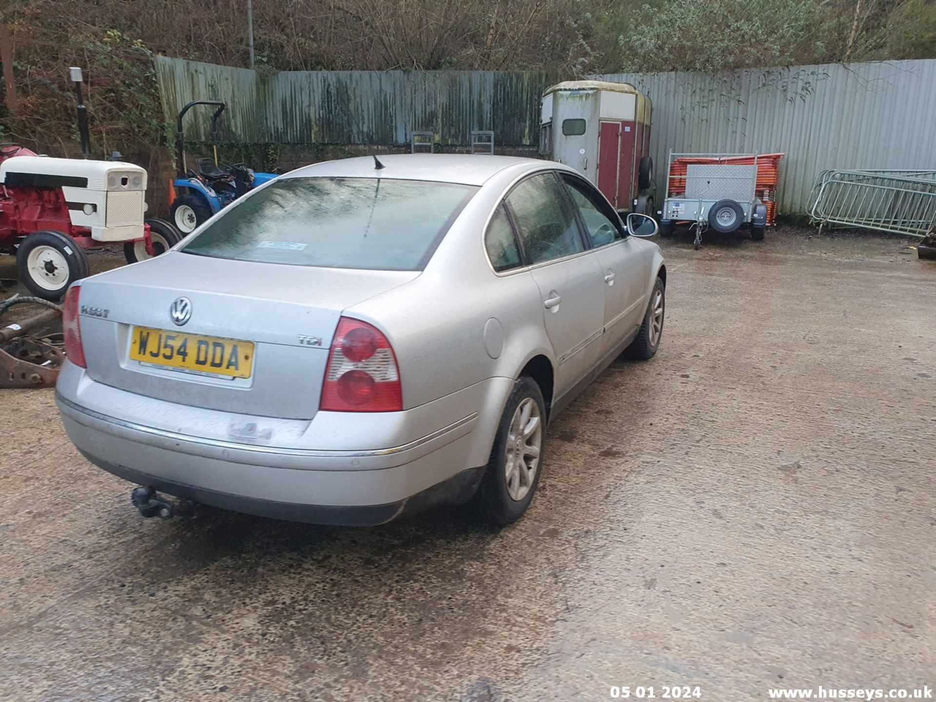 04/54 VOLKSWAGEN PASSAT HIGHLINE TDI 100 - 1896cc 4dr Saloon (Silver, 222k) - Image 20 of 51