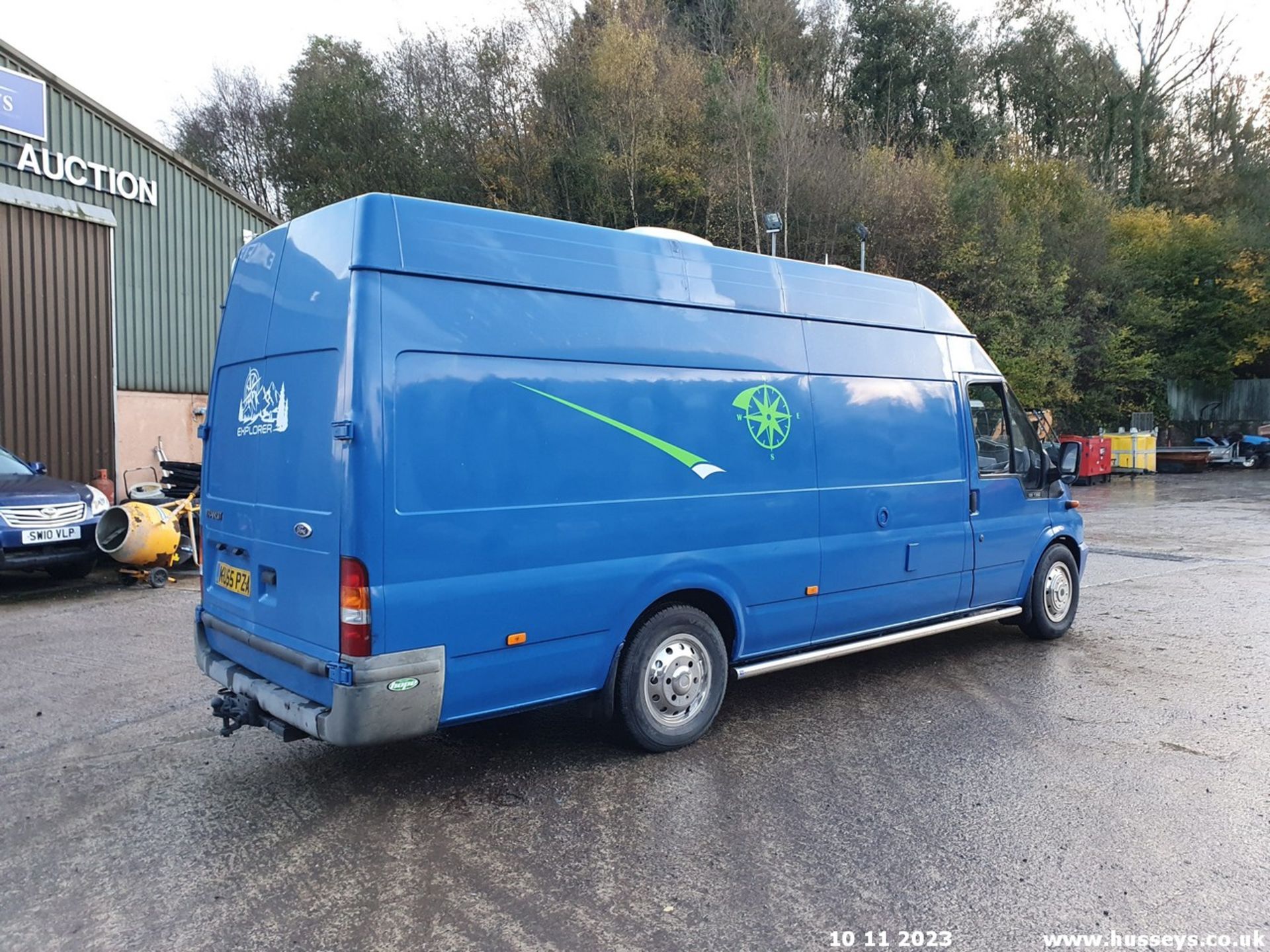 05/55 FORD TRANSIT CAMPER CONVERSION 350 LWB - 2402cc 5dr Van (Blue) - Bild 21 aus 64