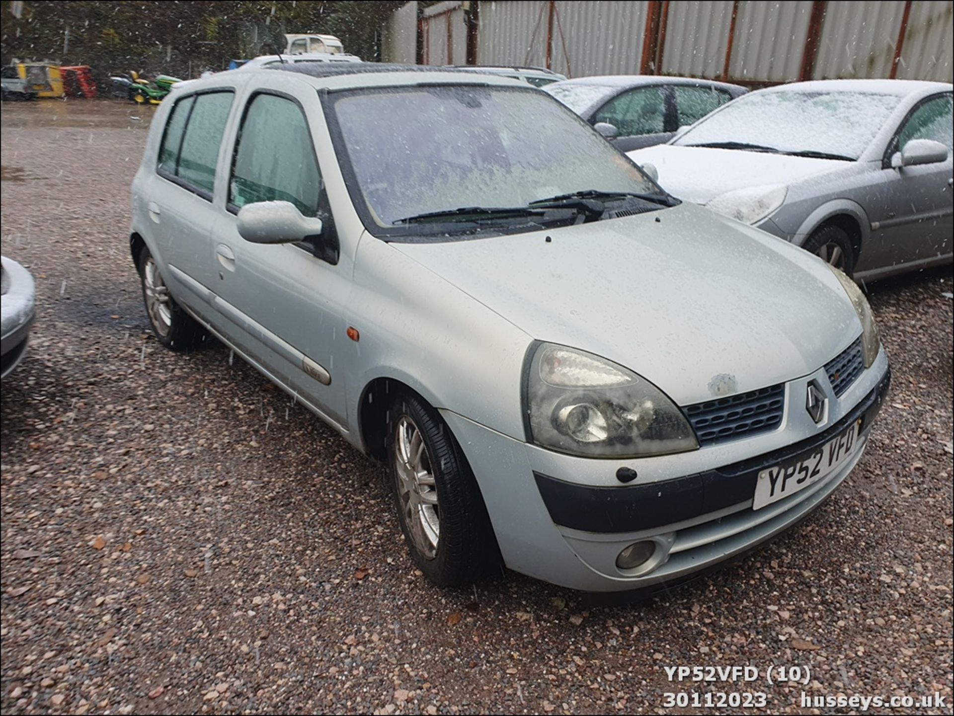 02/52 RENAULT CLIO INITIALE DCI - 1461cc 5dr Hatchback (Silver, 154k) - Image 11 of 48