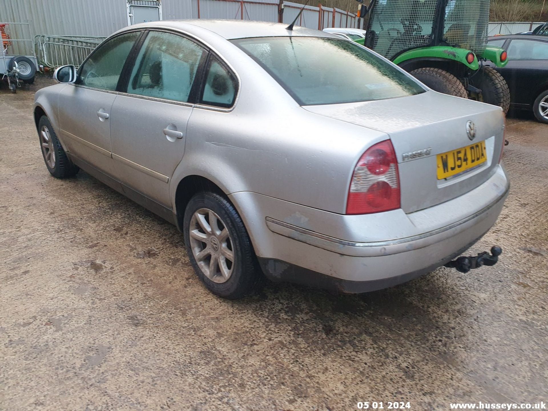 04/54 VOLKSWAGEN PASSAT HIGHLINE TDI 100 - 1896cc 4dr Saloon (Silver, 222k) - Image 14 of 51