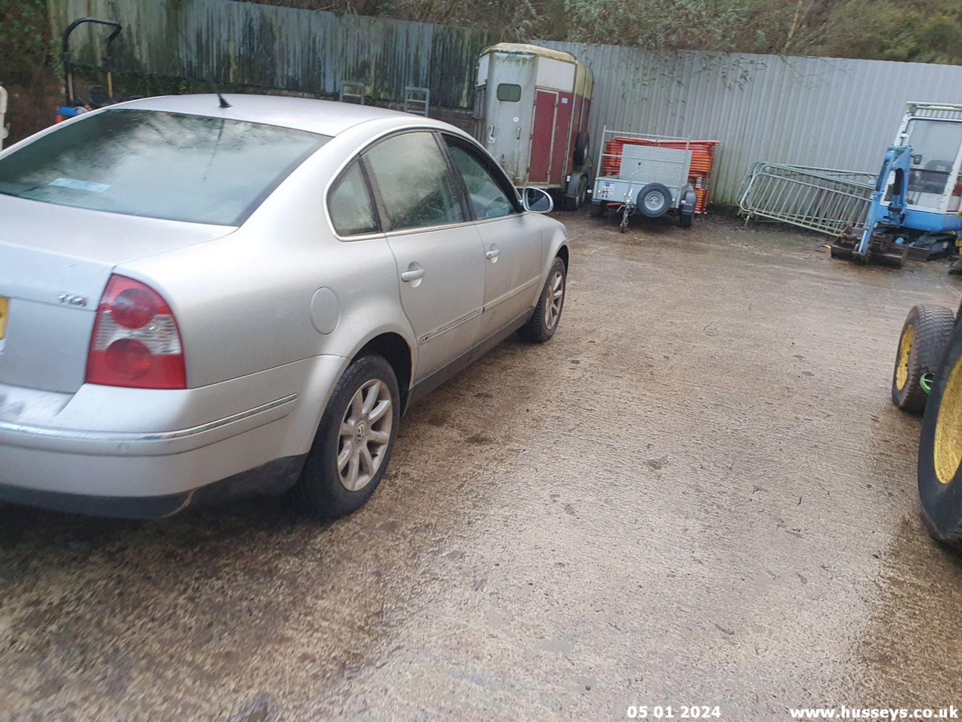 04/54 VOLKSWAGEN PASSAT HIGHLINE TDI 100 - 1896cc 4dr Saloon (Silver, 222k) - Image 21 of 51