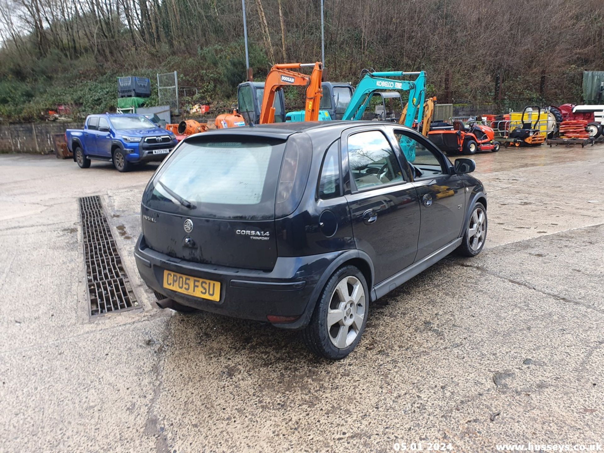 05/05 VAUXHALL CORSA SRI 16V - 1364cc 5dr Hatchback (Black, 164k) - Image 16 of 52