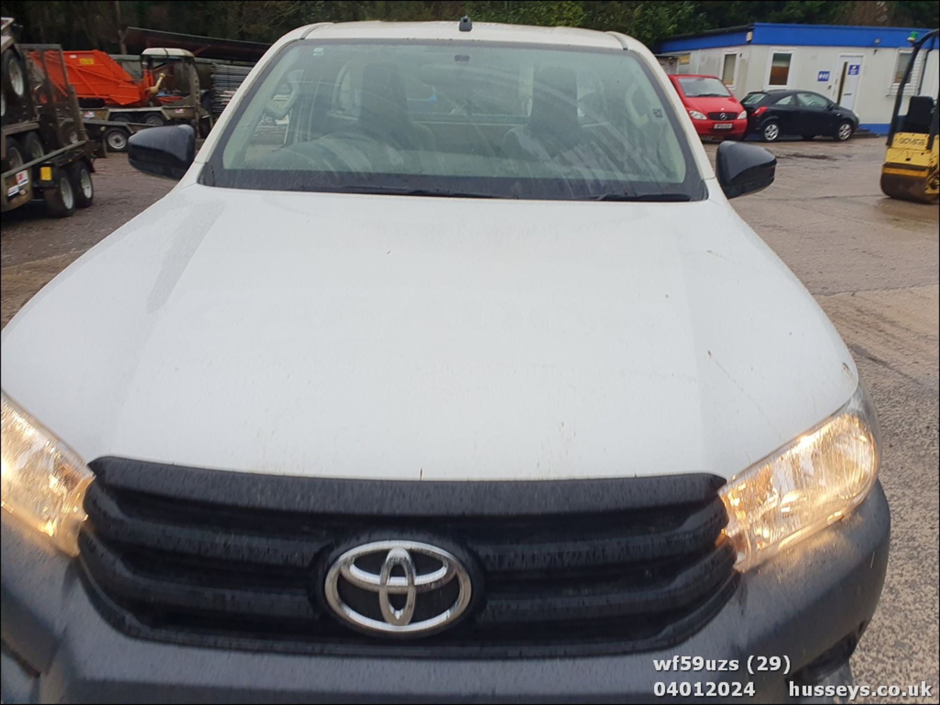 19/69 TOYOTA HILUX ACTIVE D-4D 4WD S/C - 2393cc 2dr 4x4 (White, 150k) - Image 31 of 50