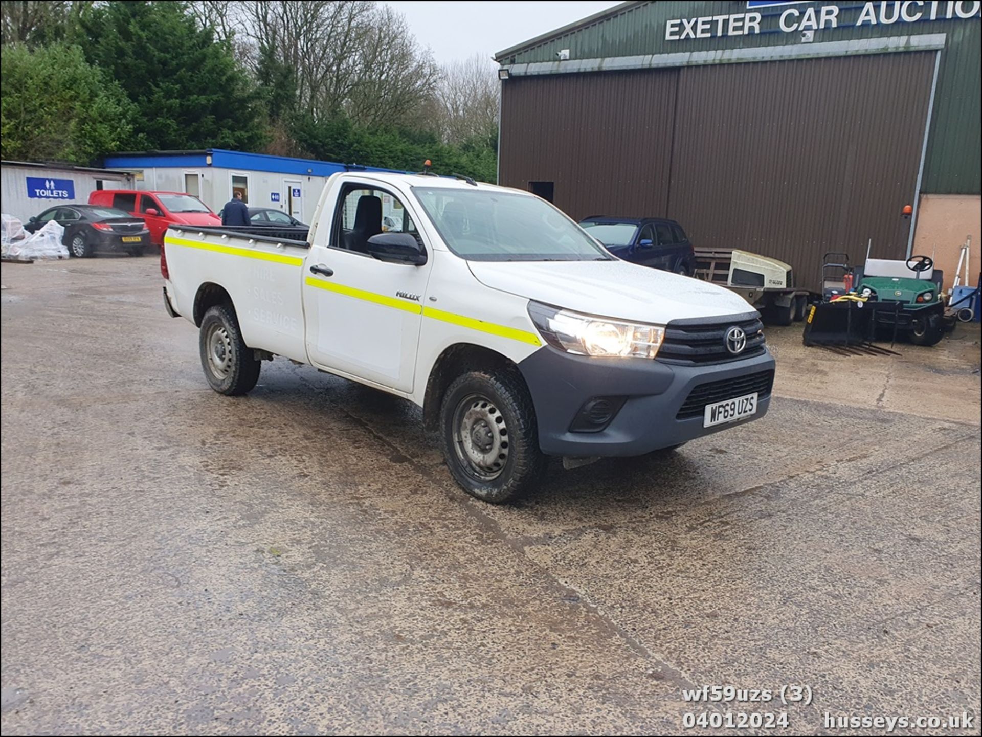 19/69 TOYOTA HILUX ACTIVE D-4D 4WD S/C - 2393cc 2dr 4x4 (White, 150k) - Image 3 of 50