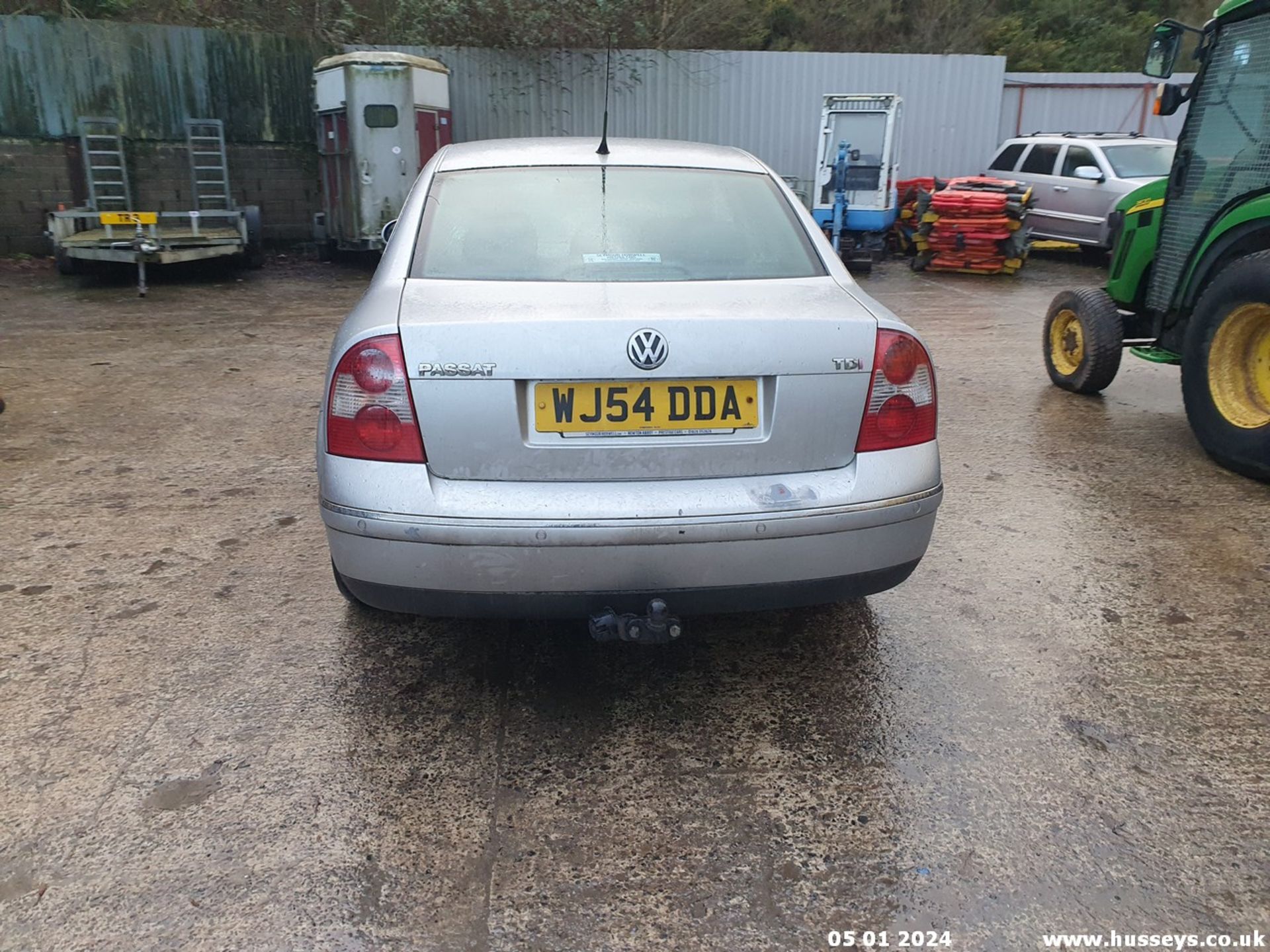 04/54 VOLKSWAGEN PASSAT HIGHLINE TDI 100 - 1896cc 4dr Saloon (Silver, 222k) - Image 17 of 51