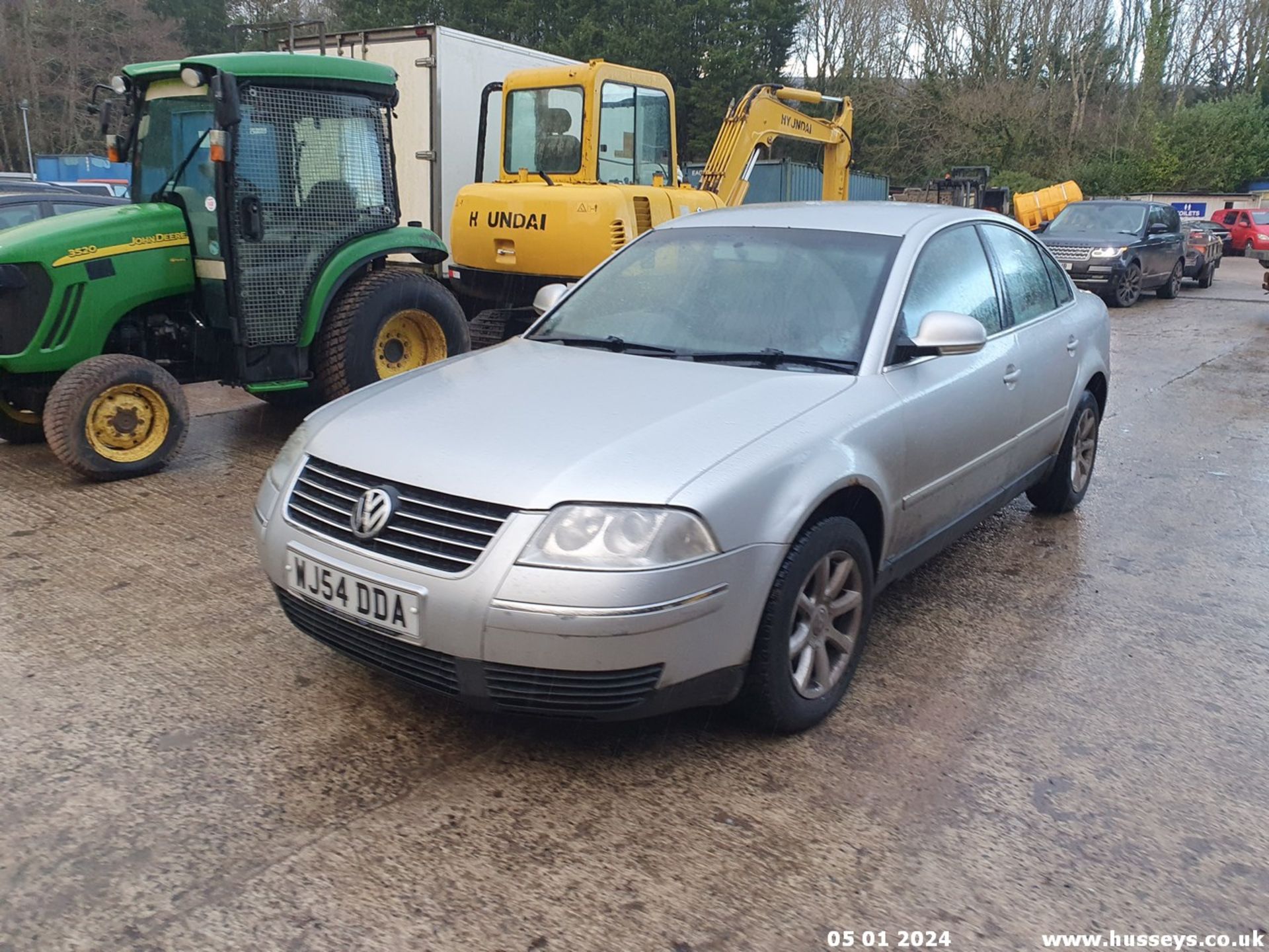 04/54 VOLKSWAGEN PASSAT HIGHLINE TDI 100 - 1896cc 4dr Saloon (Silver, 222k) - Image 10 of 51