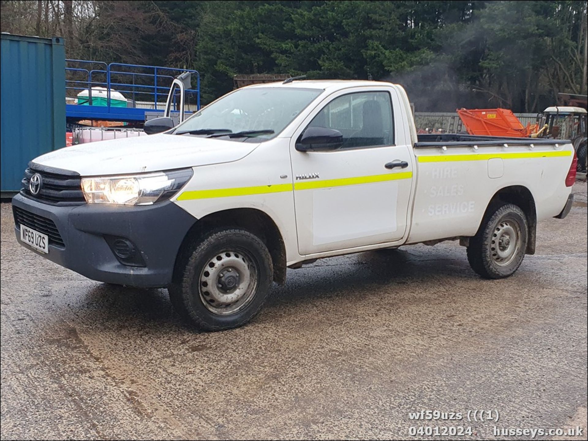 19/69 TOYOTA HILUX ACTIVE D-4D 4WD S/C - 2393cc 2dr 4x4 (White, 150k)