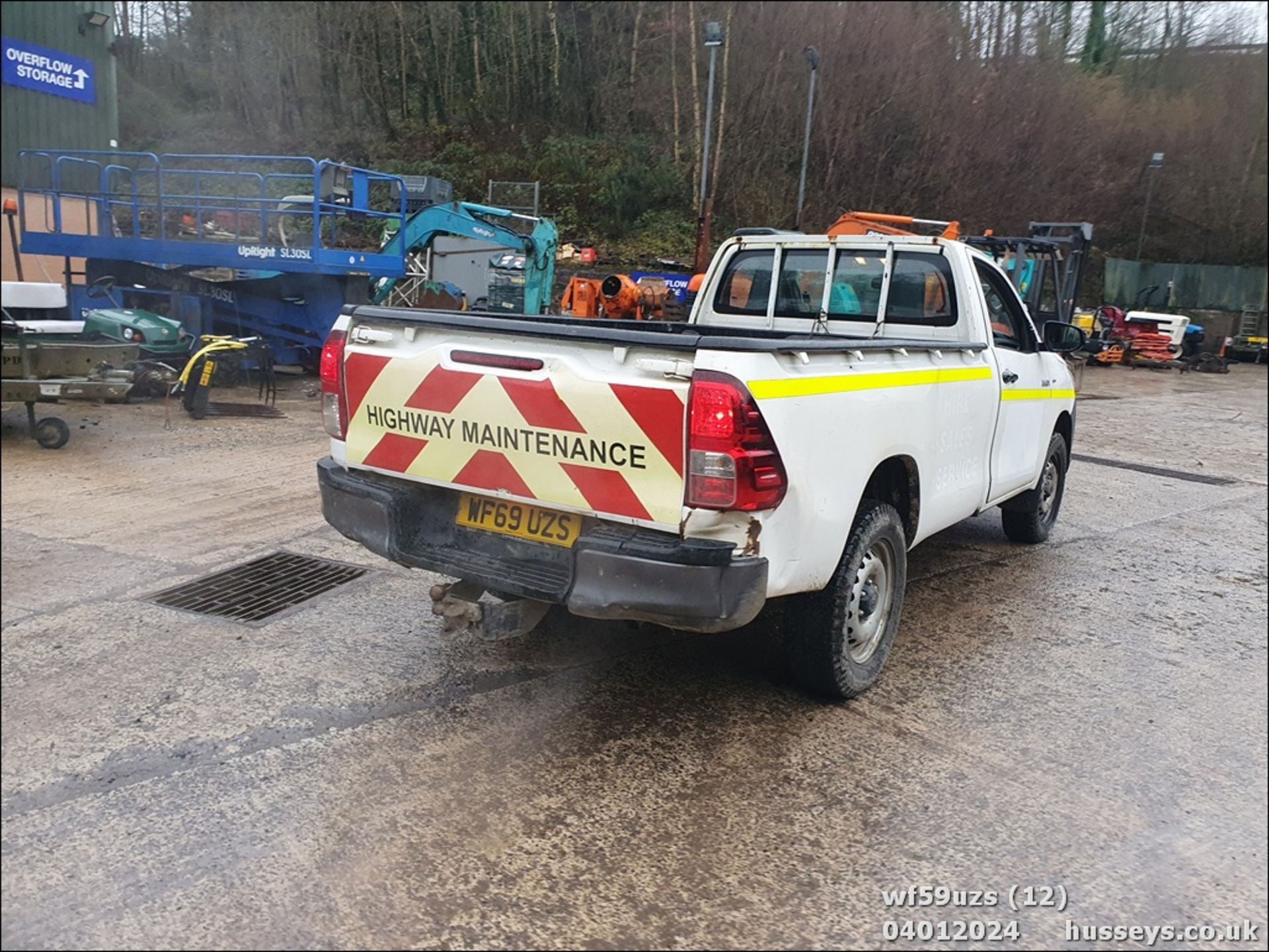 19/69 TOYOTA HILUX ACTIVE D-4D 4WD S/C - 2393cc 2dr 4x4 (White, 150k) - Image 12 of 50