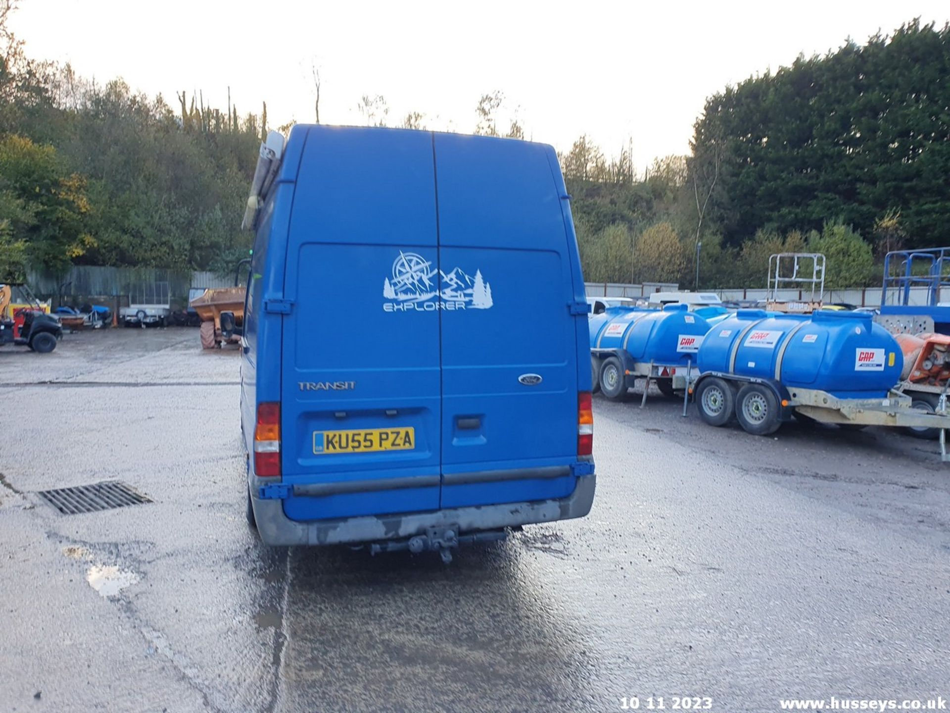 05/55 FORD TRANSIT CAMPER CONVERSION 350 LWB - 2402cc 5dr Van (Blue) - Bild 15 aus 64