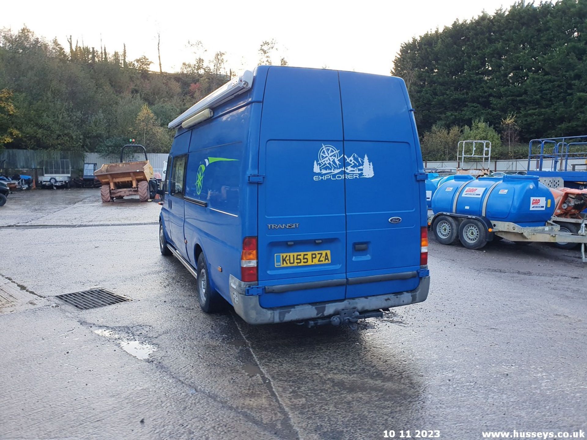 05/55 FORD TRANSIT CAMPER CONVERSION 350 LWB - 2402cc 5dr Van (Blue) - Bild 14 aus 64