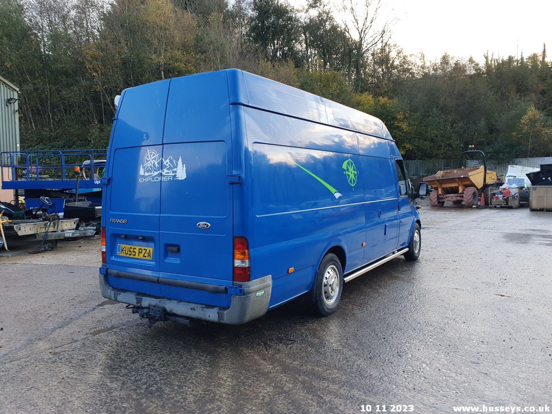 05/55 FORD TRANSIT CAMPER CONVERSION 350 LWB - 2402cc 5dr Van (Blue) - Bild 19 aus 64