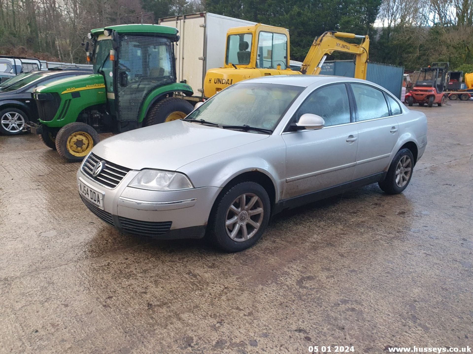 04/54 VOLKSWAGEN PASSAT HIGHLINE TDI 100 - 1896cc 4dr Saloon (Silver, 222k) - Image 2 of 51