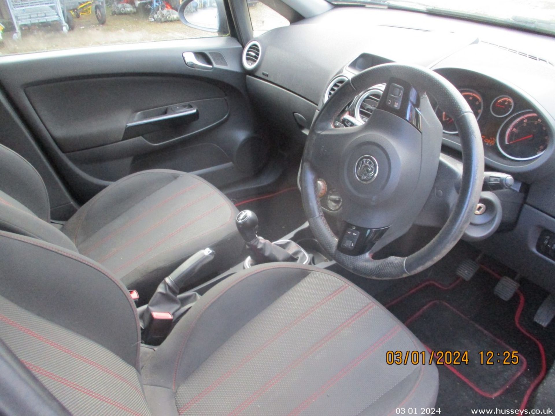 11/11 VAUXHALL CORSA SXI - 1229cc 5dr Hatchback (Black, 11k) - Image 15 of 18