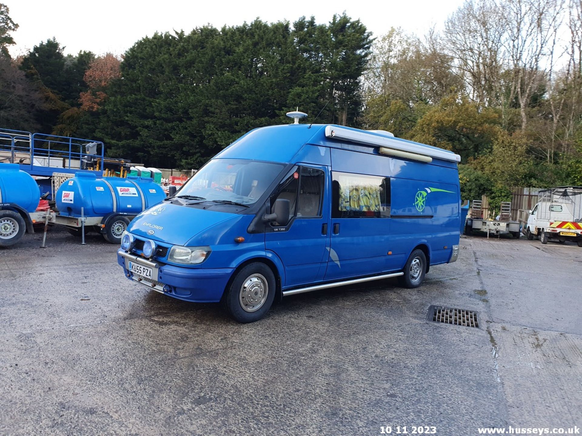 05/55 FORD TRANSIT CAMPER CONVERSION 350 LWB - 2402cc 5dr Van (Blue) - Bild 5 aus 64