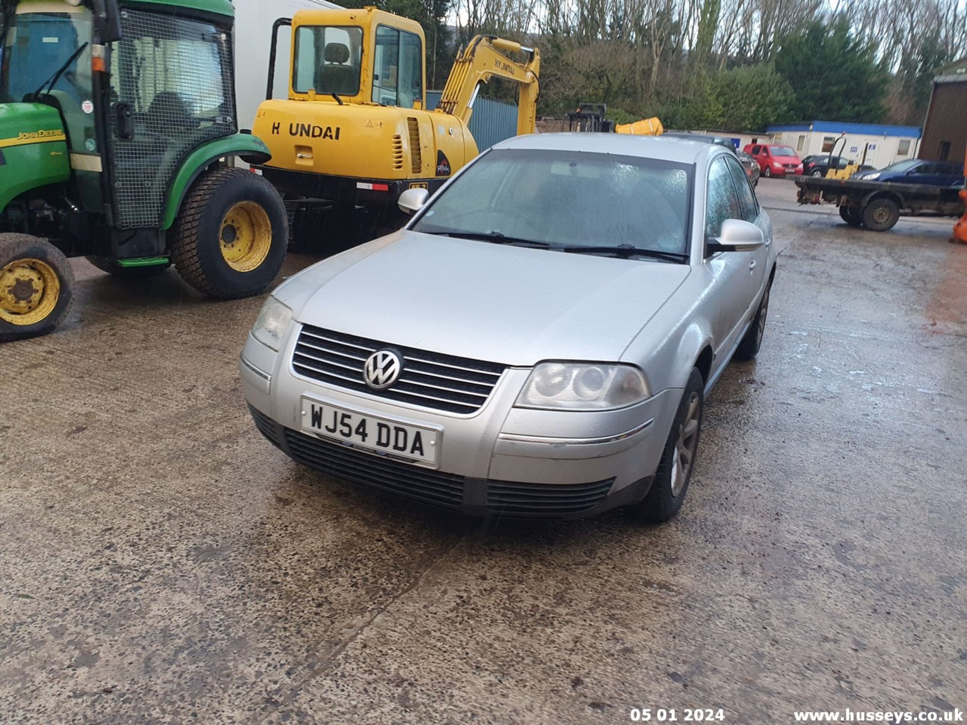 04/54 VOLKSWAGEN PASSAT HIGHLINE TDI 100 - 1896cc 4dr Saloon (Silver, 222k) - Image 9 of 51