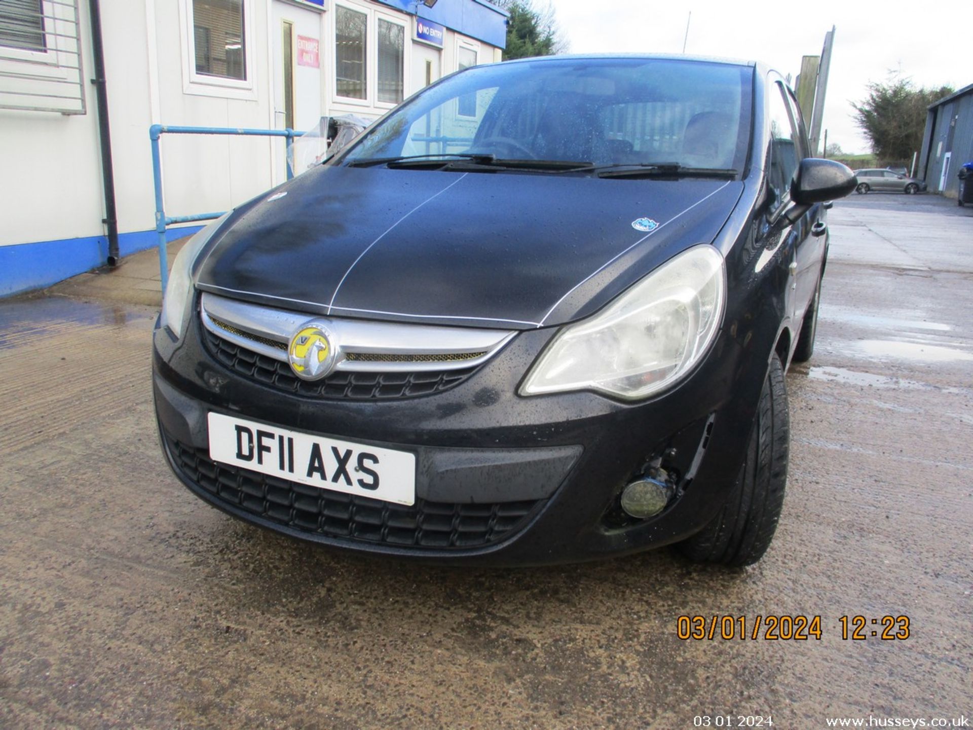 11/11 VAUXHALL CORSA SXI - 1229cc 5dr Hatchback (Black, 11k) - Image 10 of 18