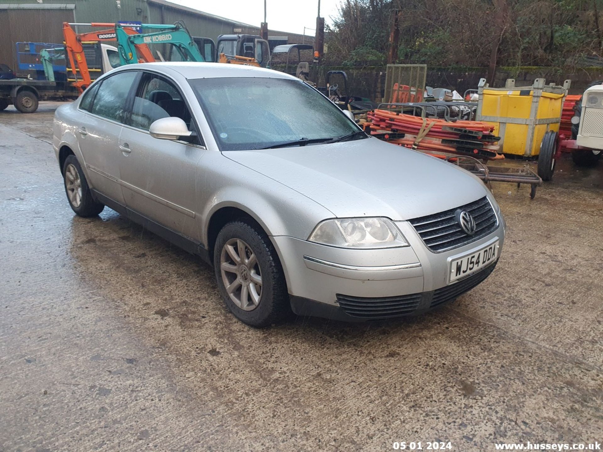 04/54 VOLKSWAGEN PASSAT HIGHLINE TDI 100 - 1896cc 4dr Saloon (Silver, 222k) - Image 3 of 51