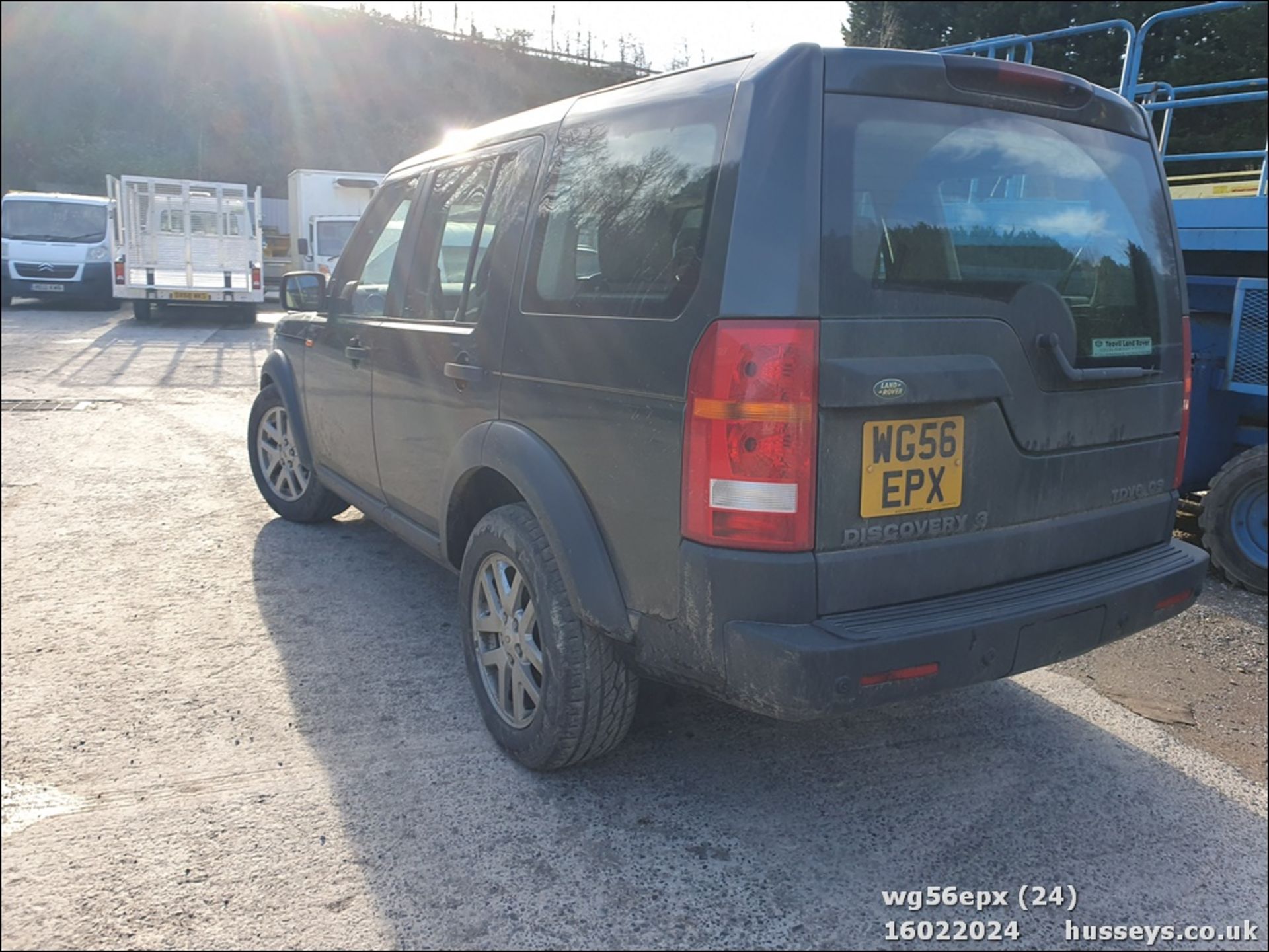 06/56 LAND ROVER DISCOVERY TDV6 GS - 2720cc 5dr Estate (Green) - Image 23 of 44