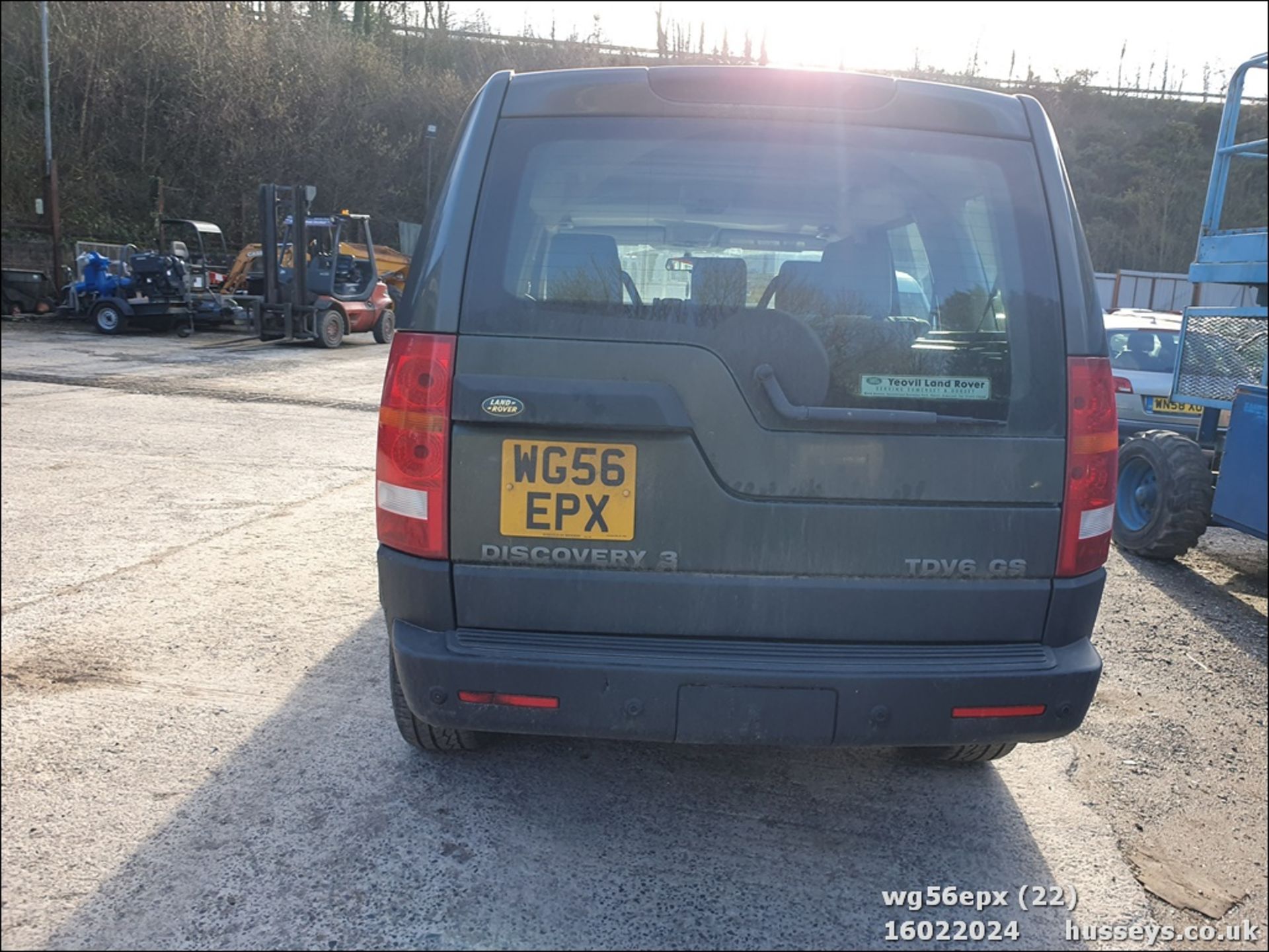 06/56 LAND ROVER DISCOVERY TDV6 GS - 2720cc 5dr Estate (Green) - Image 21 of 44