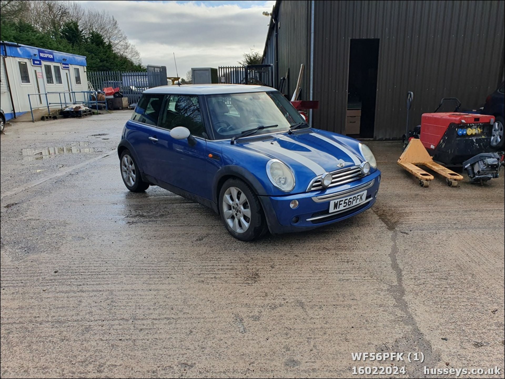 06/56 MINI MINI COOPER - 1598cc 3dr Hatchback (Blue, 101k) - Image 2 of 40