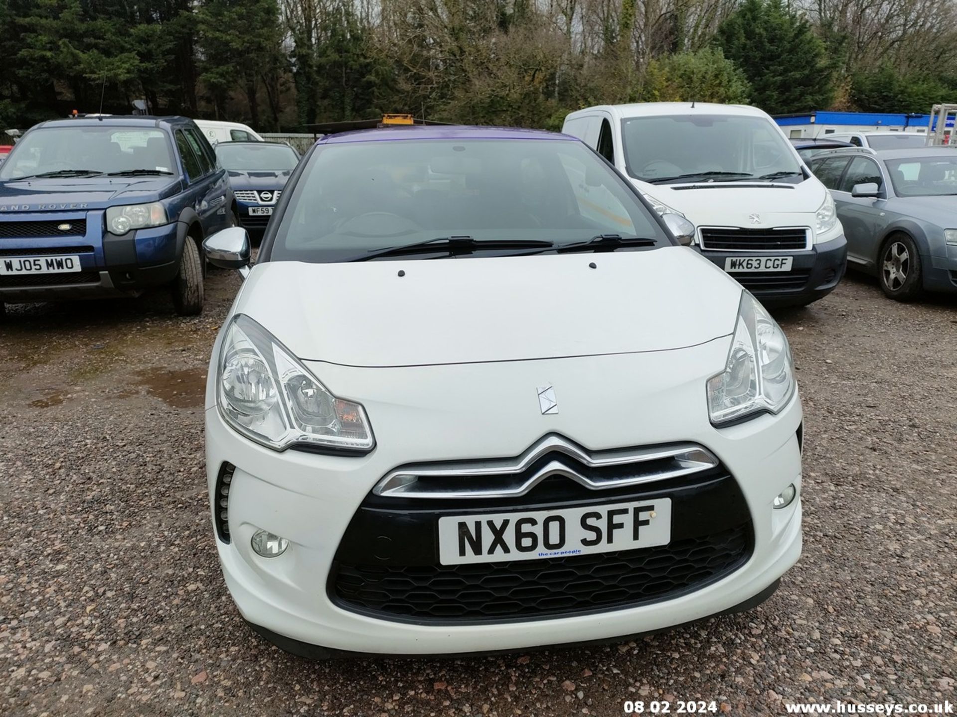 10/60 CITROEN DS3 BLACK & WHITE - 1598cc 3dr Hatchback (White, 85k) - Image 7 of 50