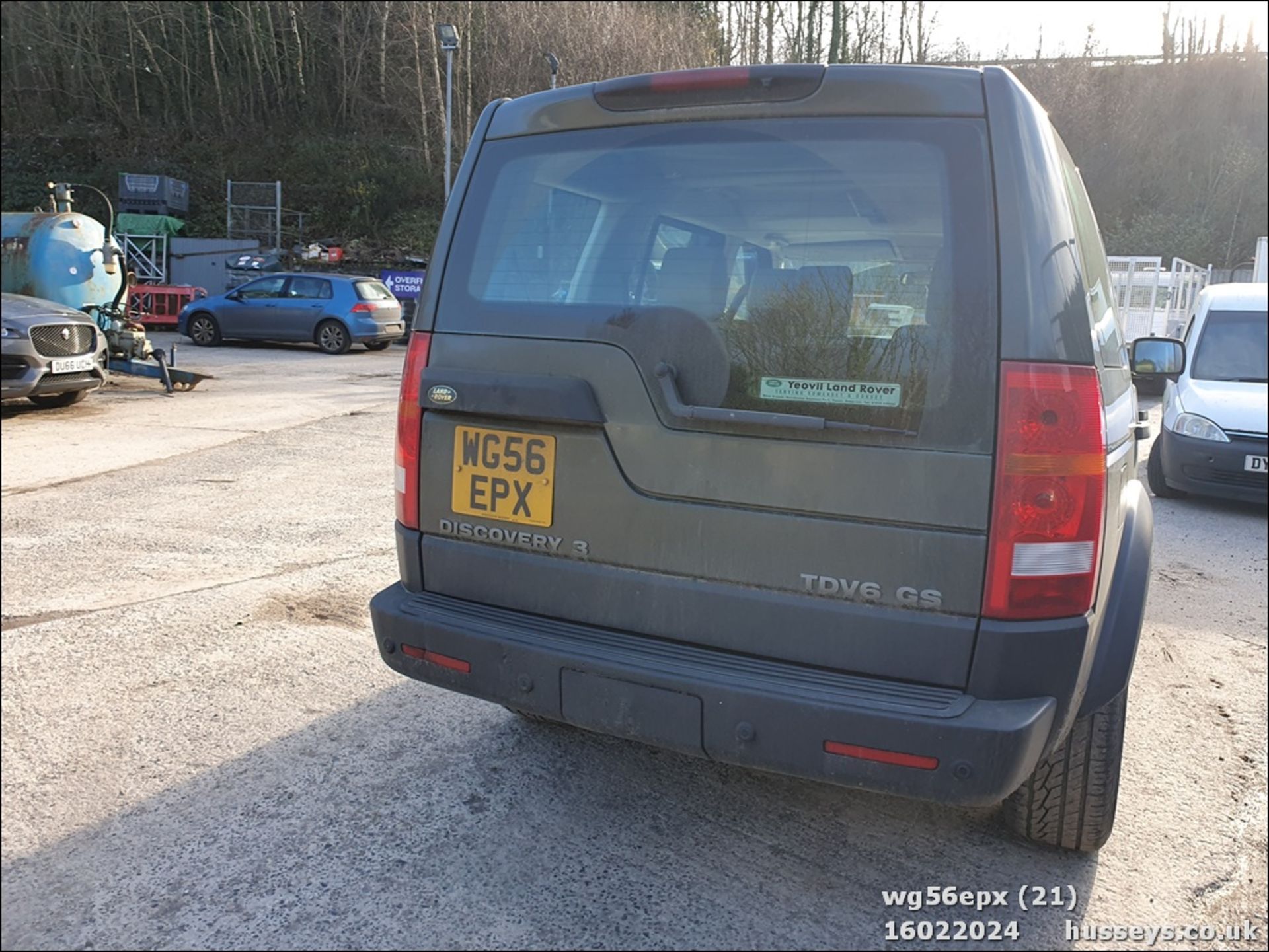 06/56 LAND ROVER DISCOVERY TDV6 GS - 2720cc 5dr Estate (Green) - Image 20 of 44