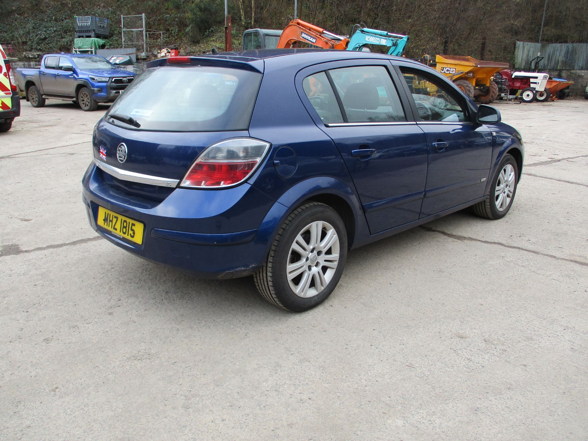 2009 VAUXHALL ASTRA DESIGN - 1598cc 5dr Hatchback (Blue, 103k) - Image 5 of 15