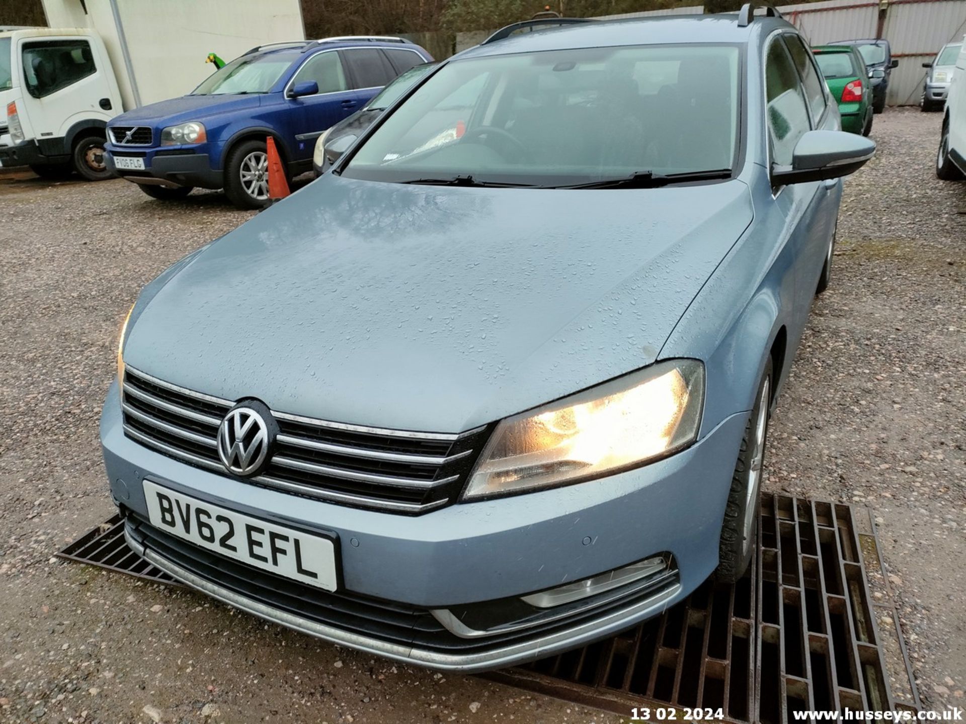 12/62 VOLKSWAGEN PASSAT SE BLUEMOTION TECH - 1968cc 5dr Estate (Grey, 153k) - Image 8 of 46