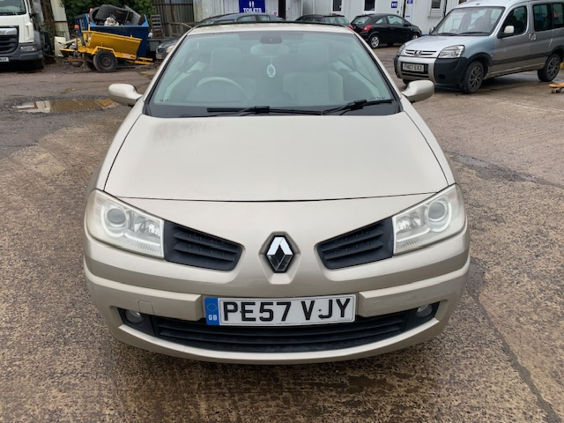 07/57 RENAULT MEGANE PRIVILEGE - 1598cc 2dr Convertible (Gold, 94k) - Image 7 of 11