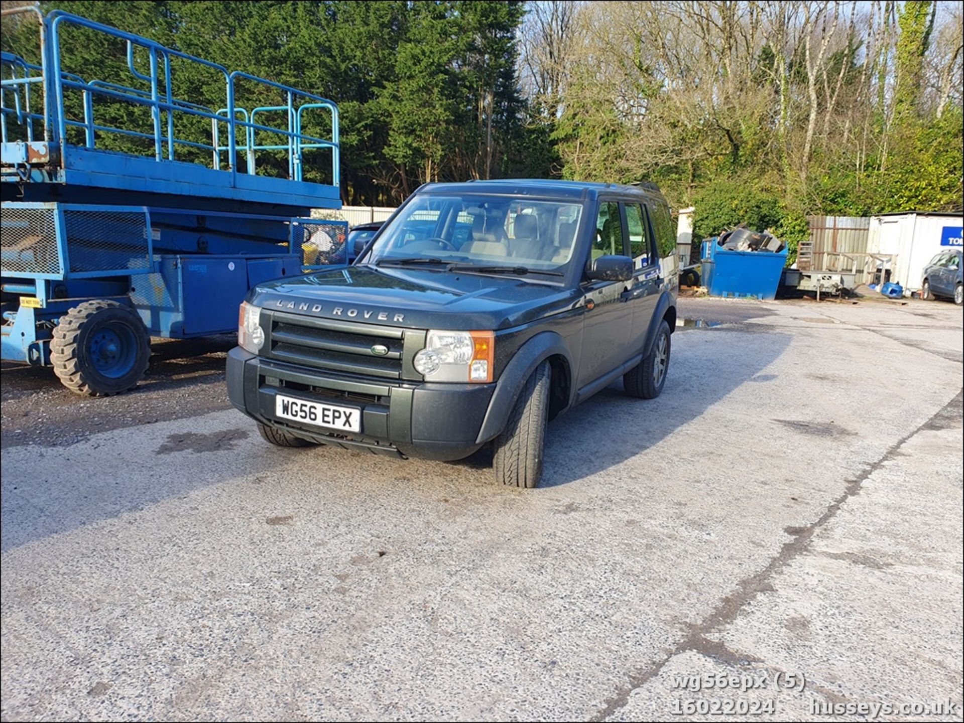 06/56 LAND ROVER DISCOVERY TDV6 GS - 2720cc 5dr Estate (Green) - Image 4 of 44