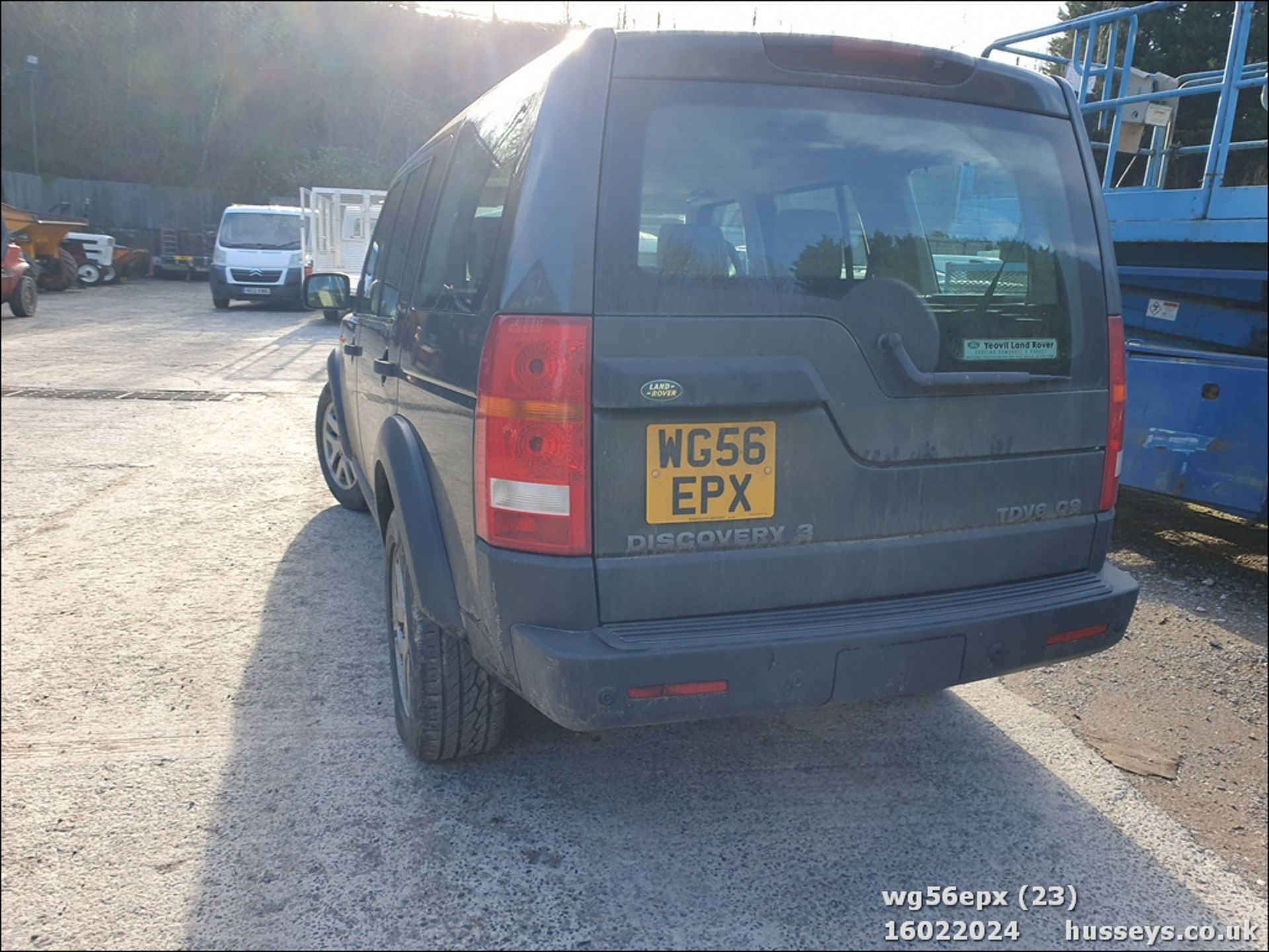 06/56 LAND ROVER DISCOVERY TDV6 GS - 2720cc 5dr Estate (Green) - Image 22 of 44