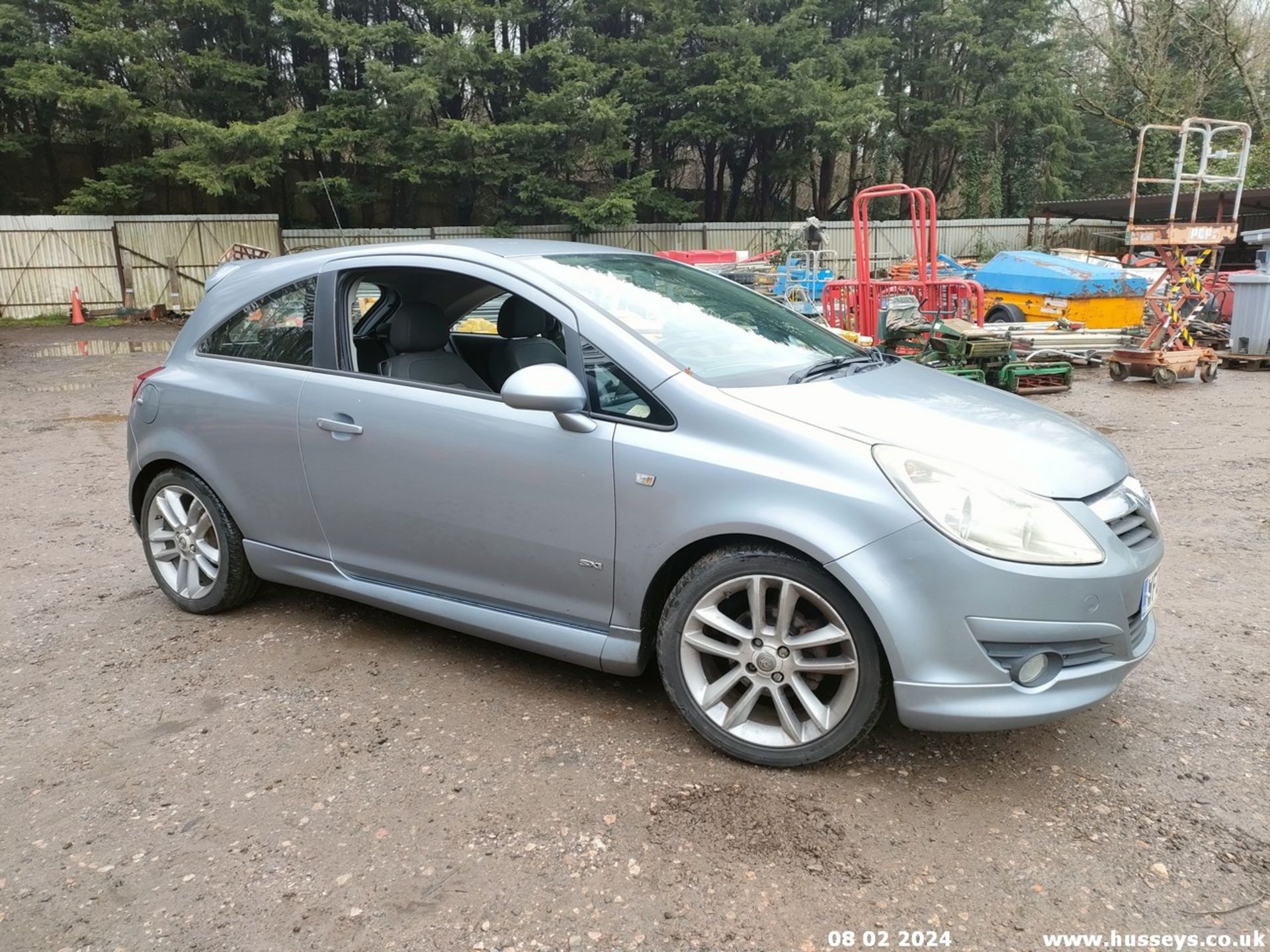 08/08 VAUXHALL CORSA SXI A/C - 1364cc 3dr Hatchback (Silver) - Image 2 of 64