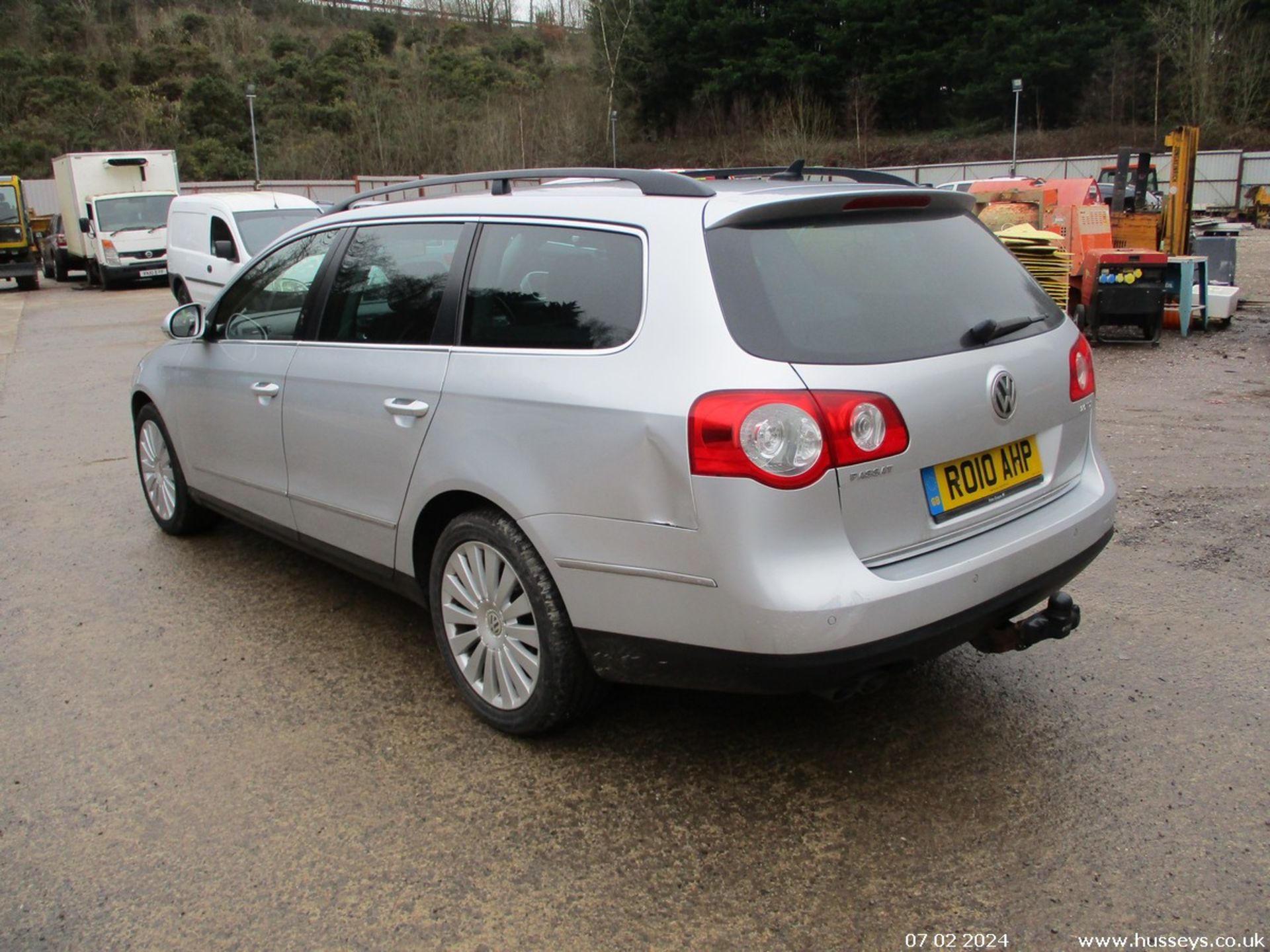 10/10 VOLKSWAGEN PASSAT H-LINE+ TDI DSG140 - 1968cc 5dr Estate (Silver) - Image 8 of 20