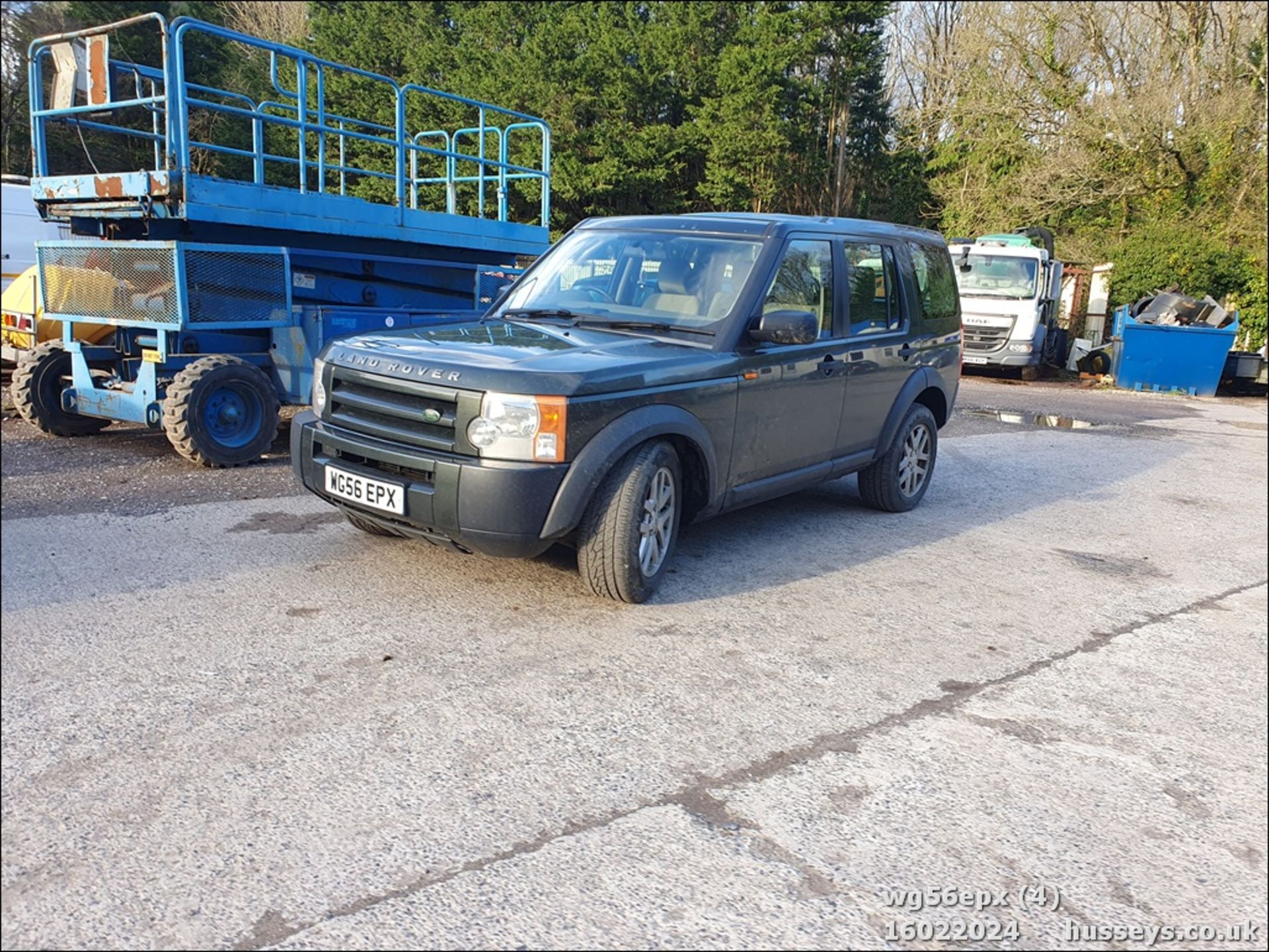 06/56 LAND ROVER DISCOVERY TDV6 GS - 2720cc 5dr Estate (Green) - Image 3 of 44