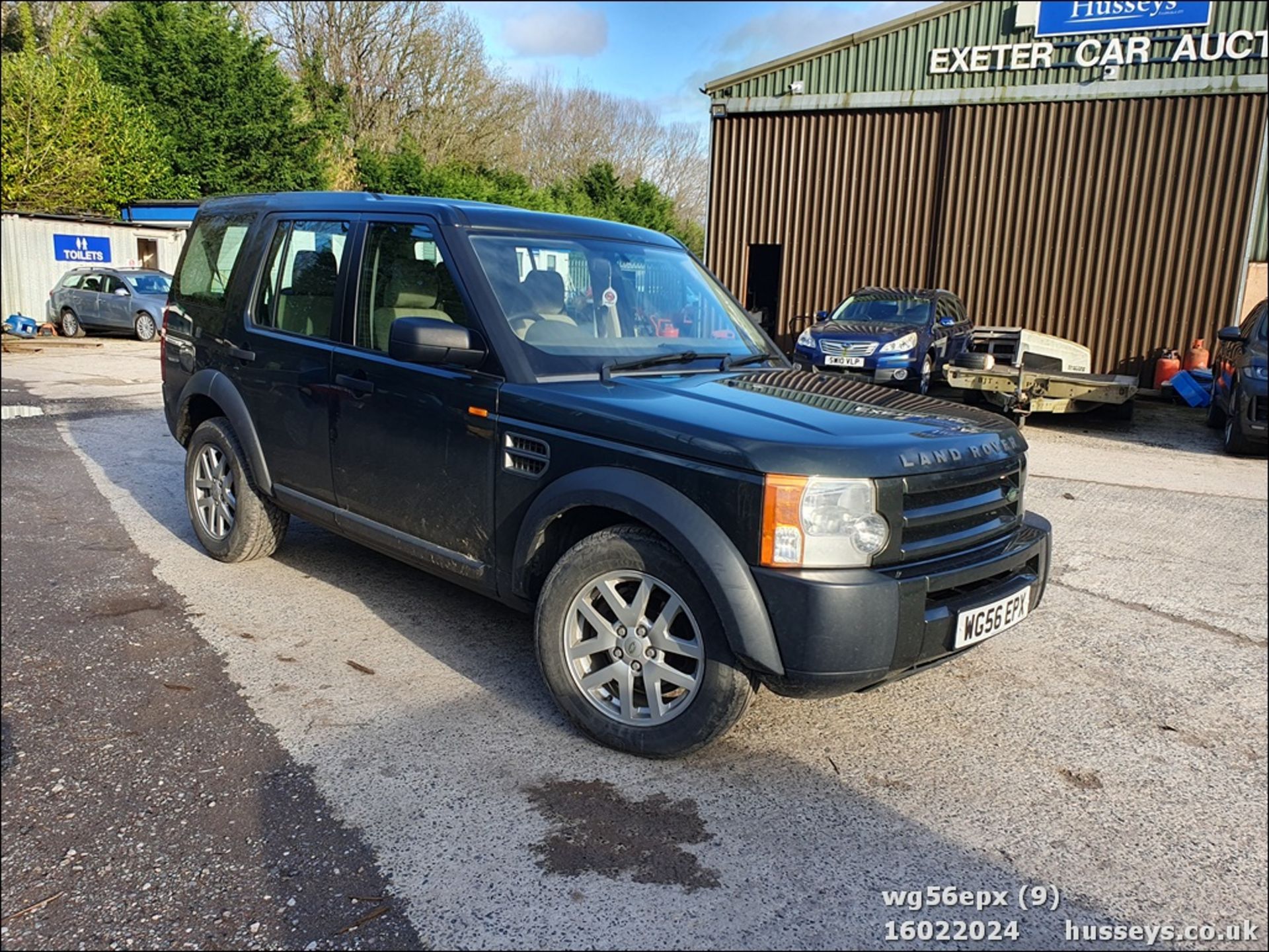 06/56 LAND ROVER DISCOVERY TDV6 GS - 2720cc 5dr Estate (Green) - Image 7 of 44