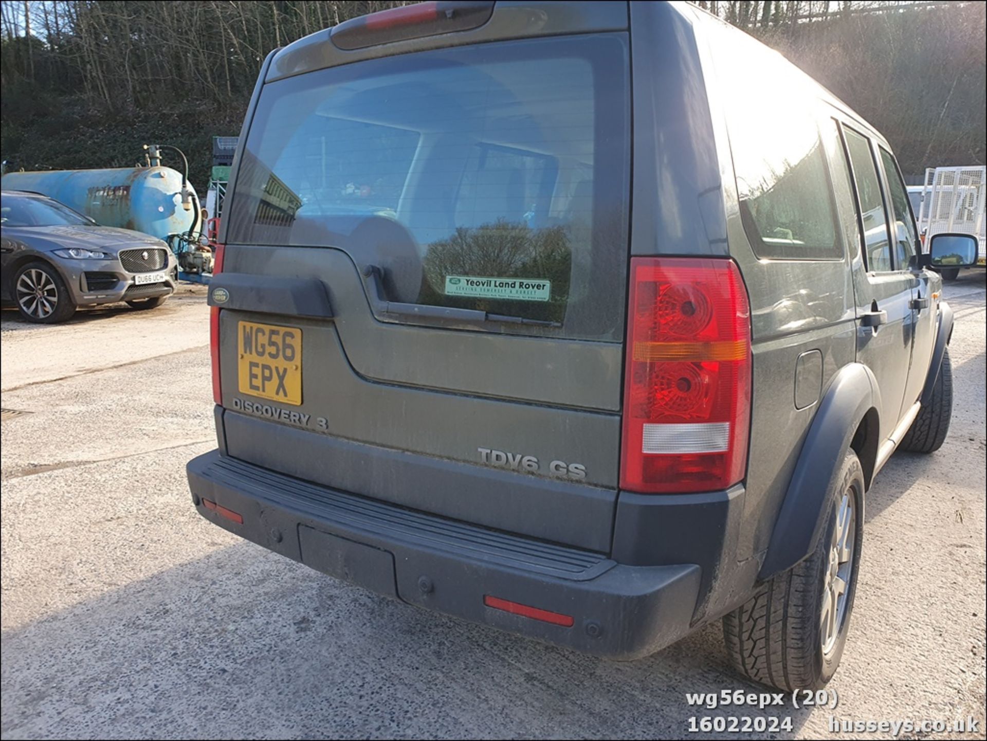 06/56 LAND ROVER DISCOVERY TDV6 GS - 2720cc 5dr Estate (Green) - Image 19 of 44