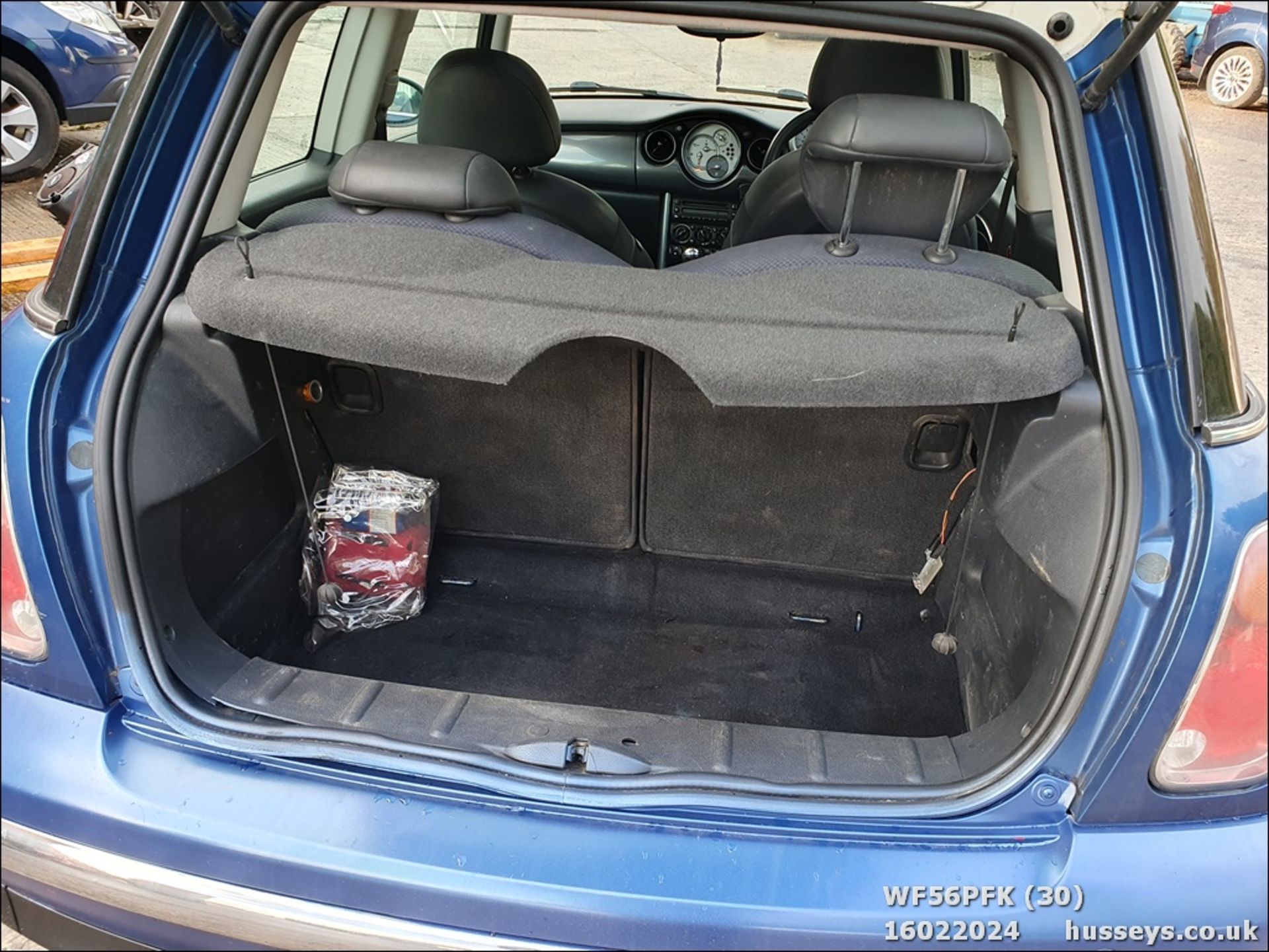 06/56 MINI MINI COOPER - 1598cc 3dr Hatchback (Blue, 101k) - Image 31 of 40
