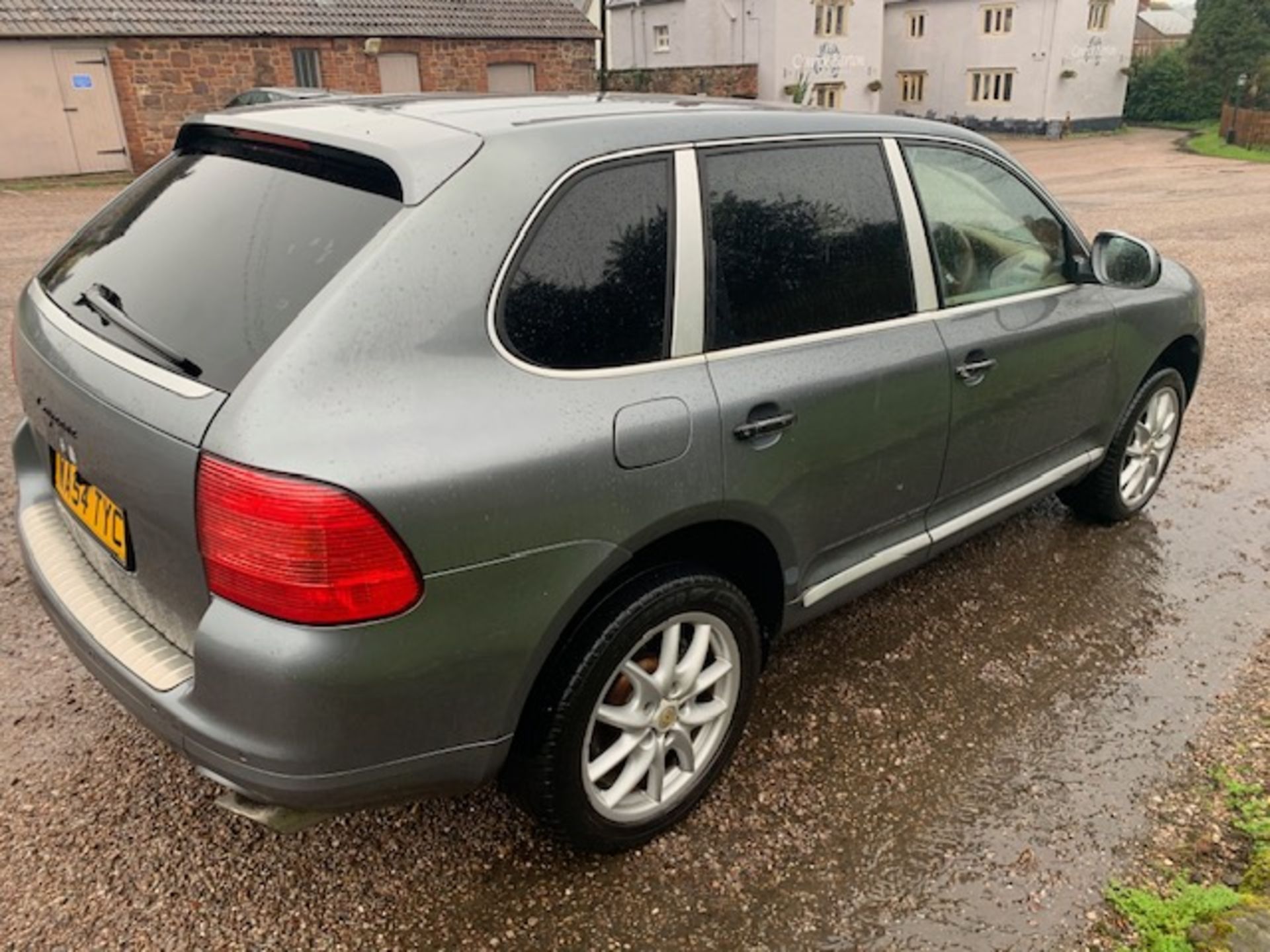 04/54 PORSCHE CAYENNE TIPTRONIC S - 3189cc 5dr Estate (Silver) - Image 9 of 22