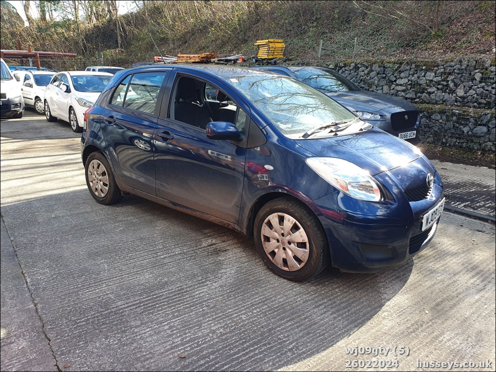 09/09 TOYOTA YARIS TR VVT-I S-A - 1329cc 5dr Hatchback (Blue, 72k) - Image 6 of 44